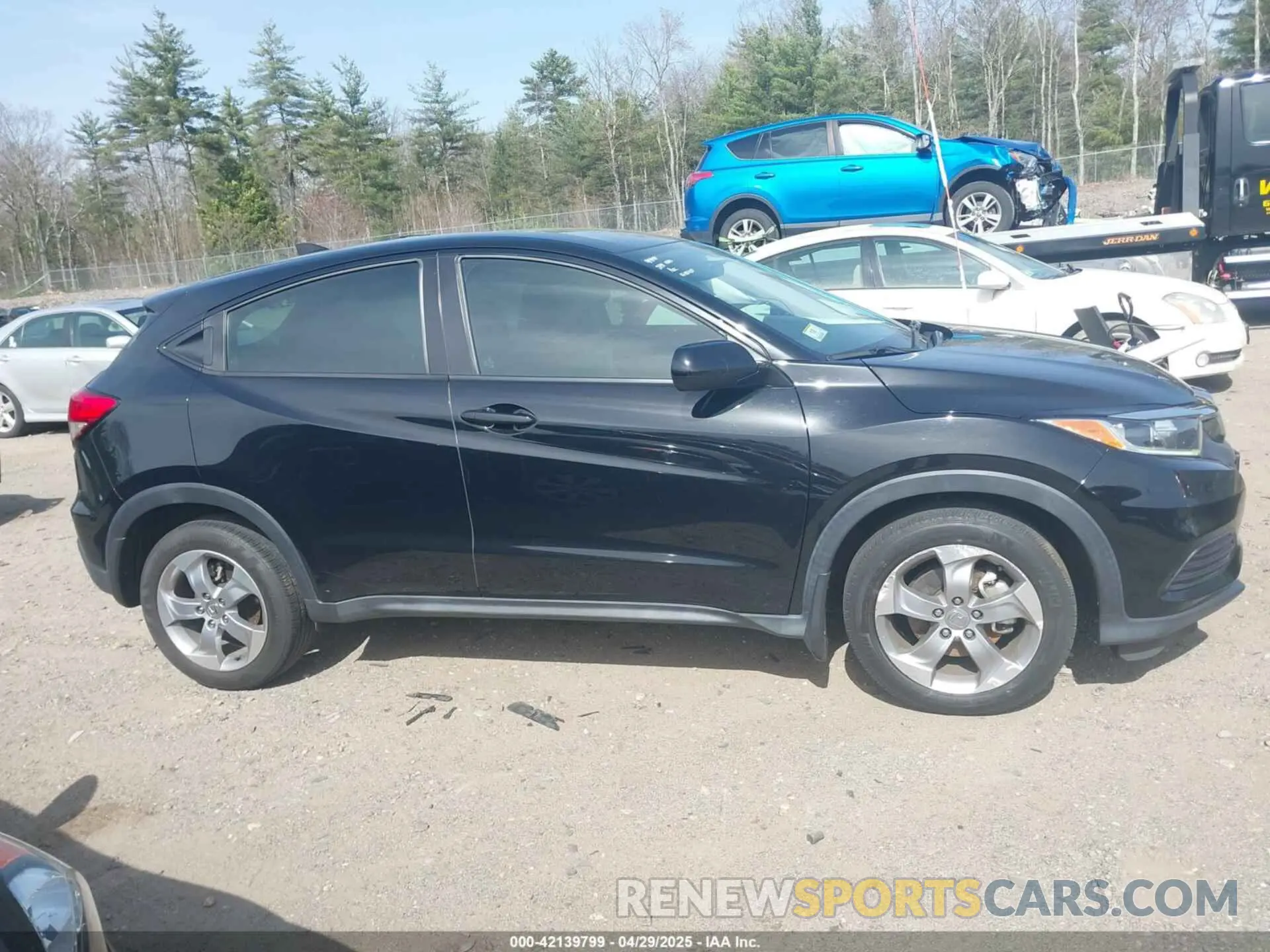 13 Photograph of a damaged car 3CZRU6H37KG726234 HONDA HR-V 2019