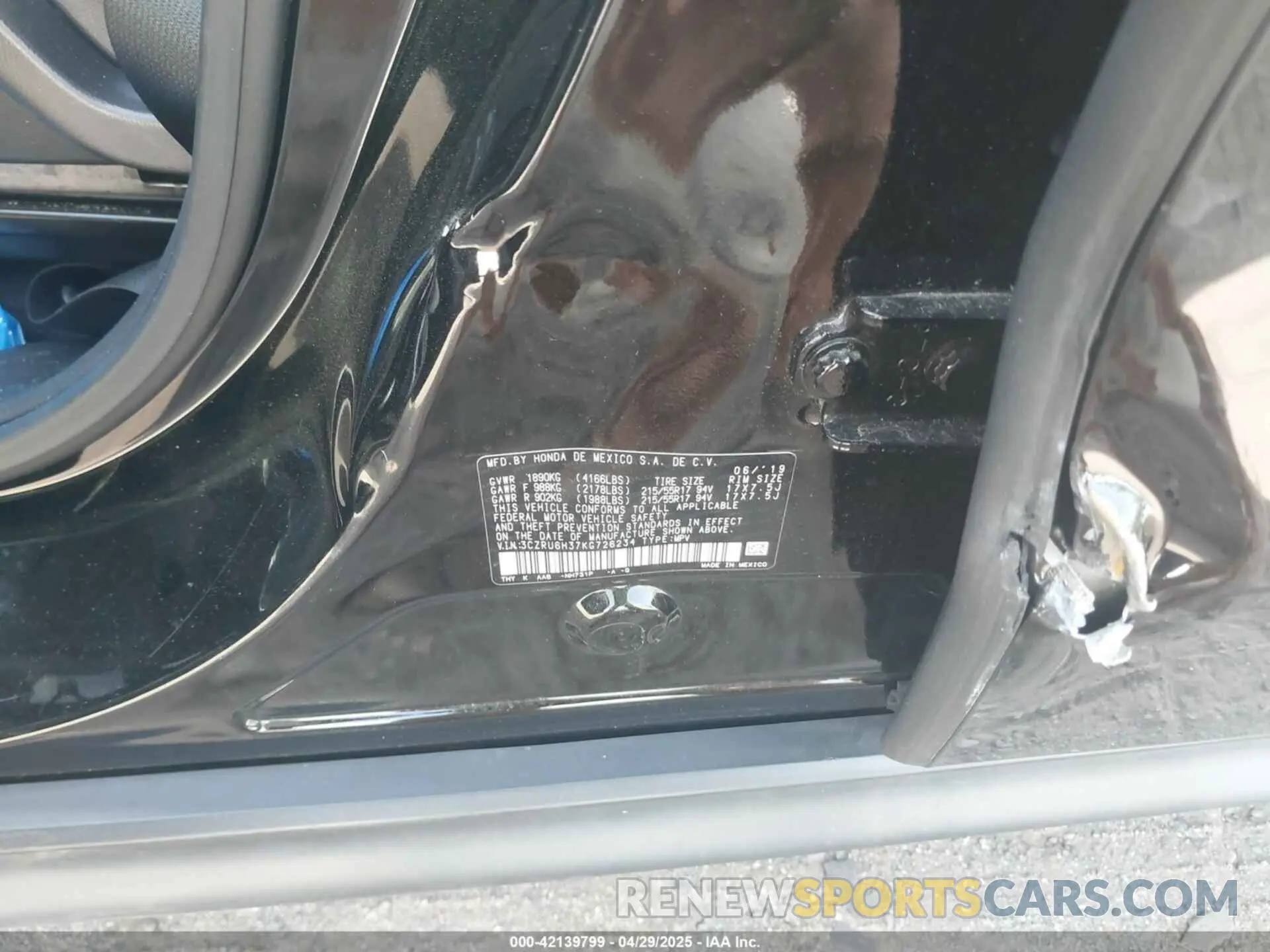 17 Photograph of a damaged car 3CZRU6H37KG726234 HONDA HR-V 2019
