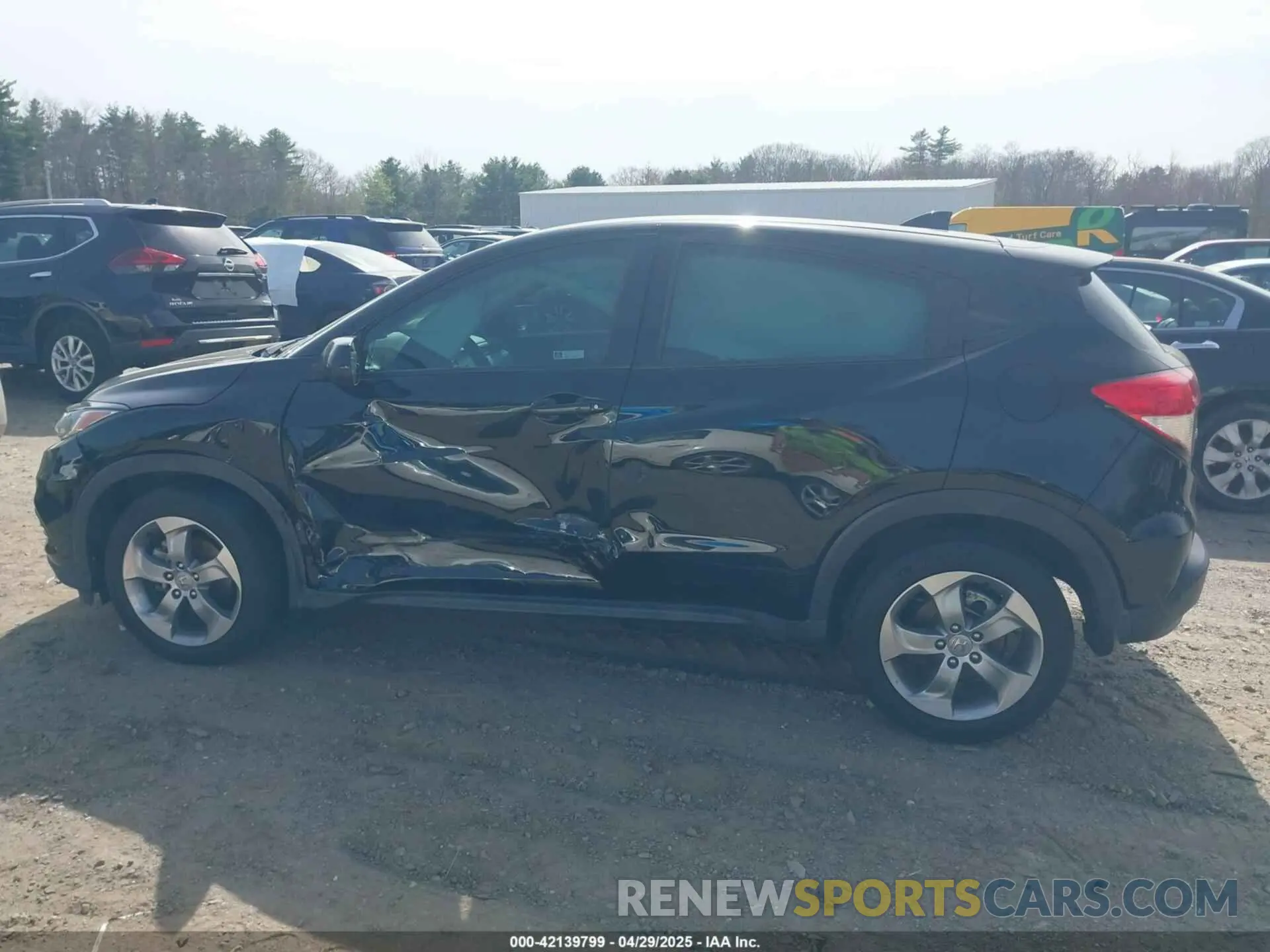 6 Photograph of a damaged car 3CZRU6H37KG726234 HONDA HR-V 2019