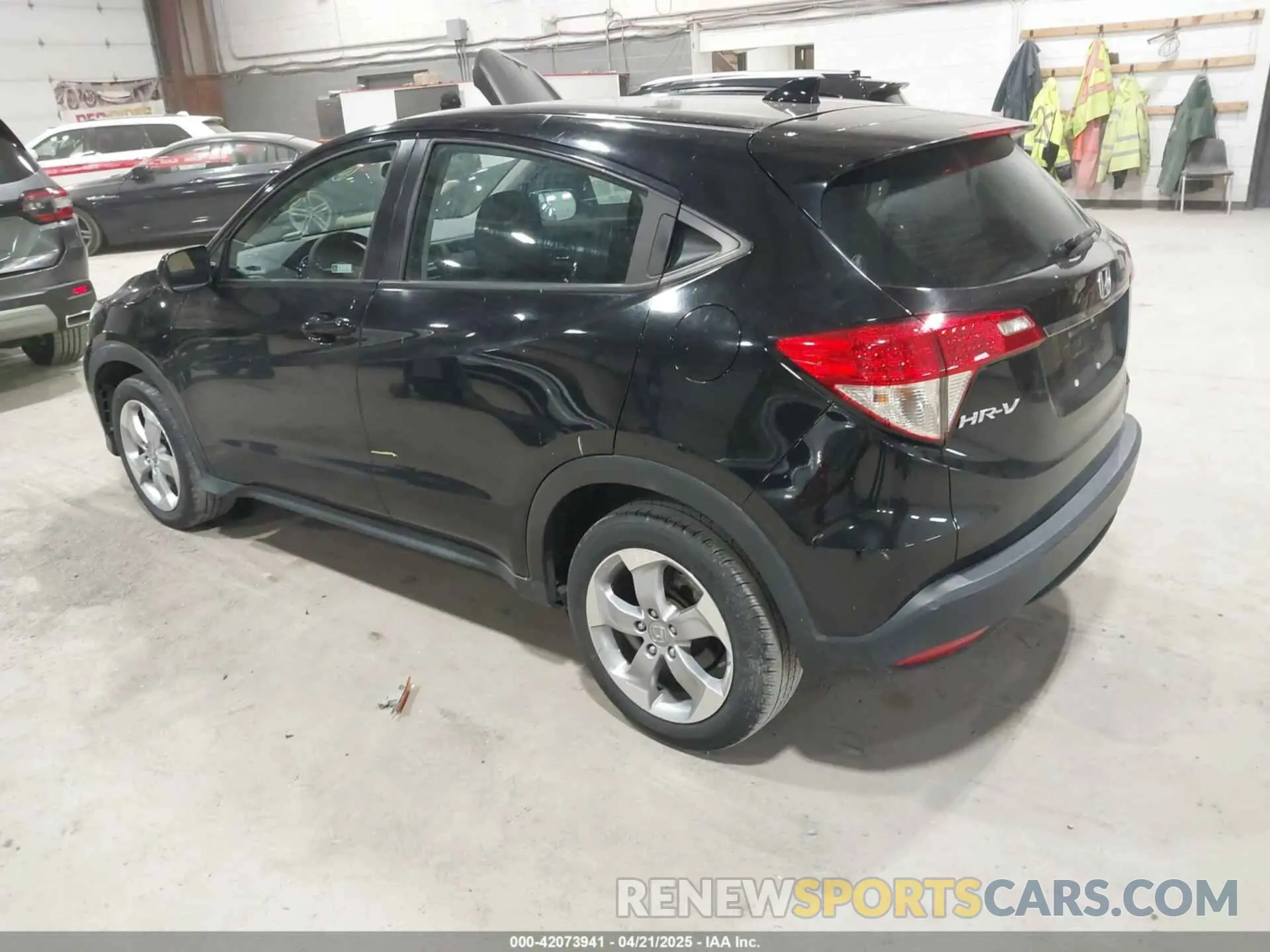 3 Фотография поврежденного автомобиля 3CZRU6H38KG713332 HONDA HR-V 2019