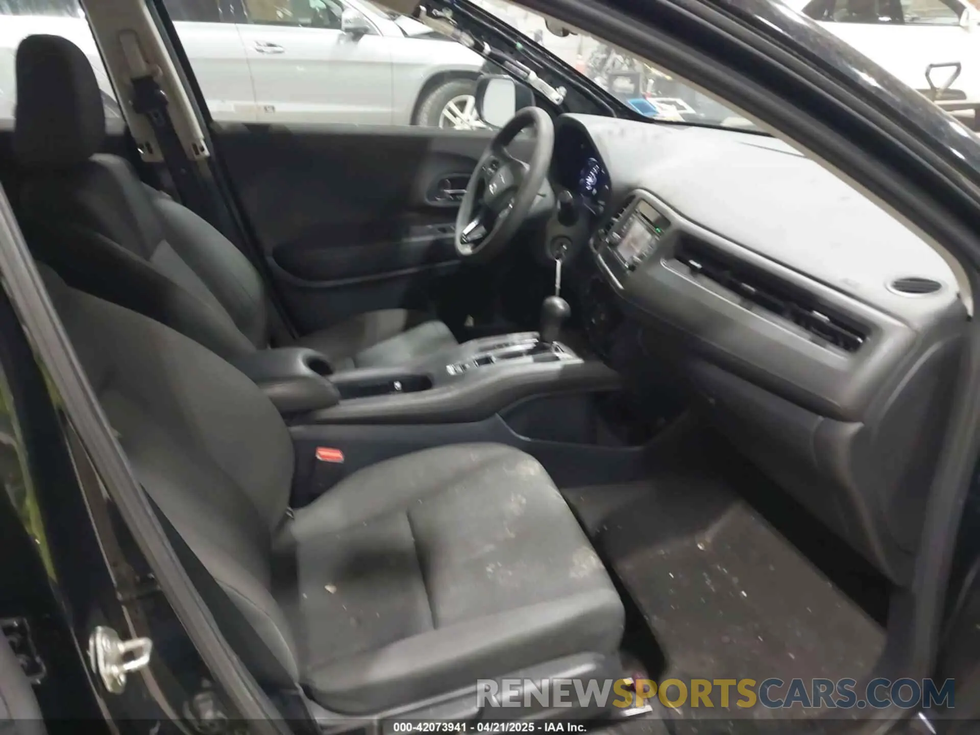 5 Фотография поврежденного автомобиля 3CZRU6H38KG713332 HONDA HR-V 2019