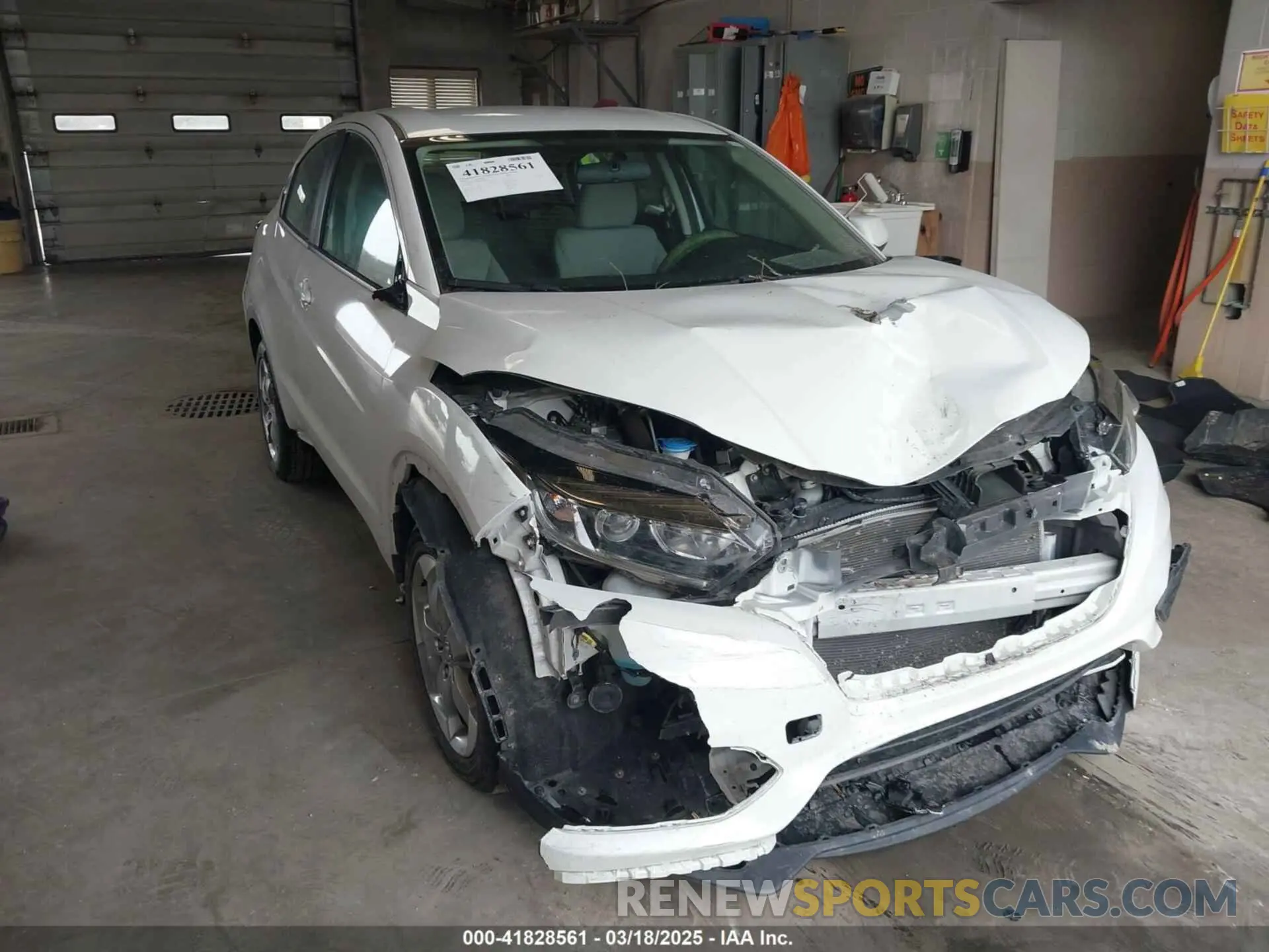 1 Photograph of a damaged car 3CZRU6H38KM703725 HONDA HR-V 2019
