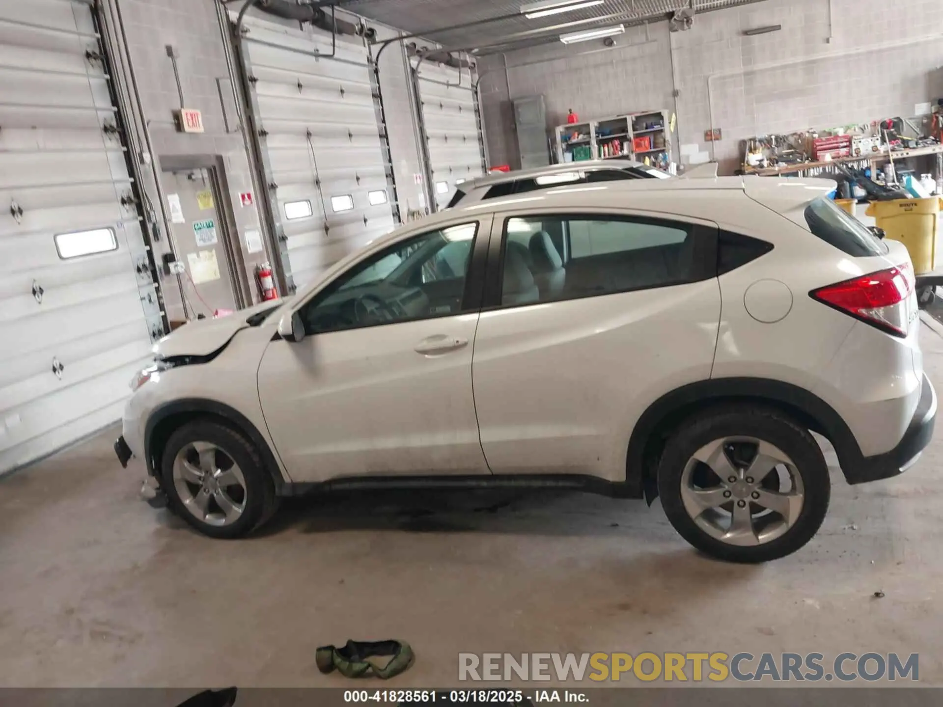 14 Photograph of a damaged car 3CZRU6H38KM703725 HONDA HR-V 2019