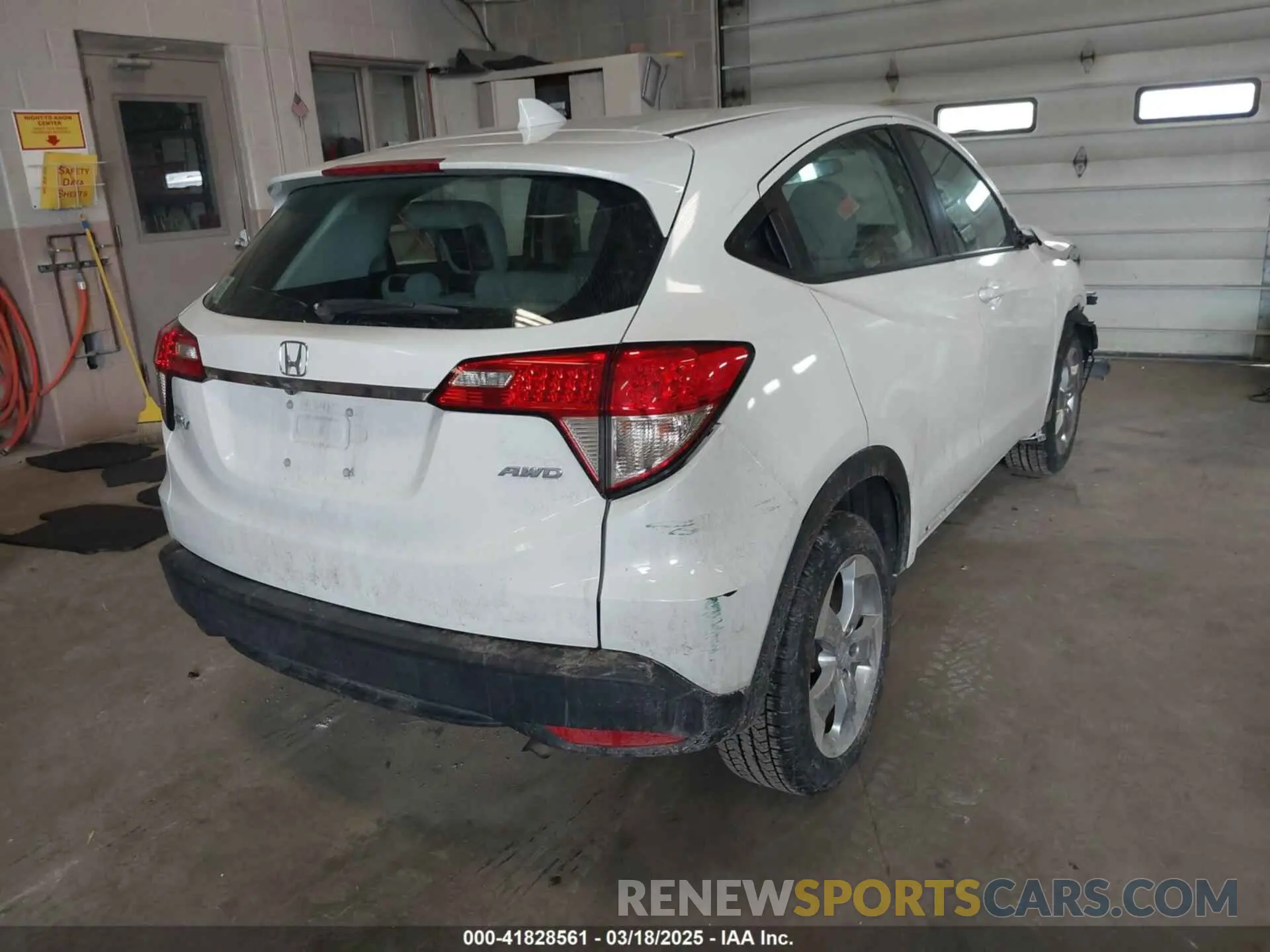 4 Photograph of a damaged car 3CZRU6H38KM703725 HONDA HR-V 2019