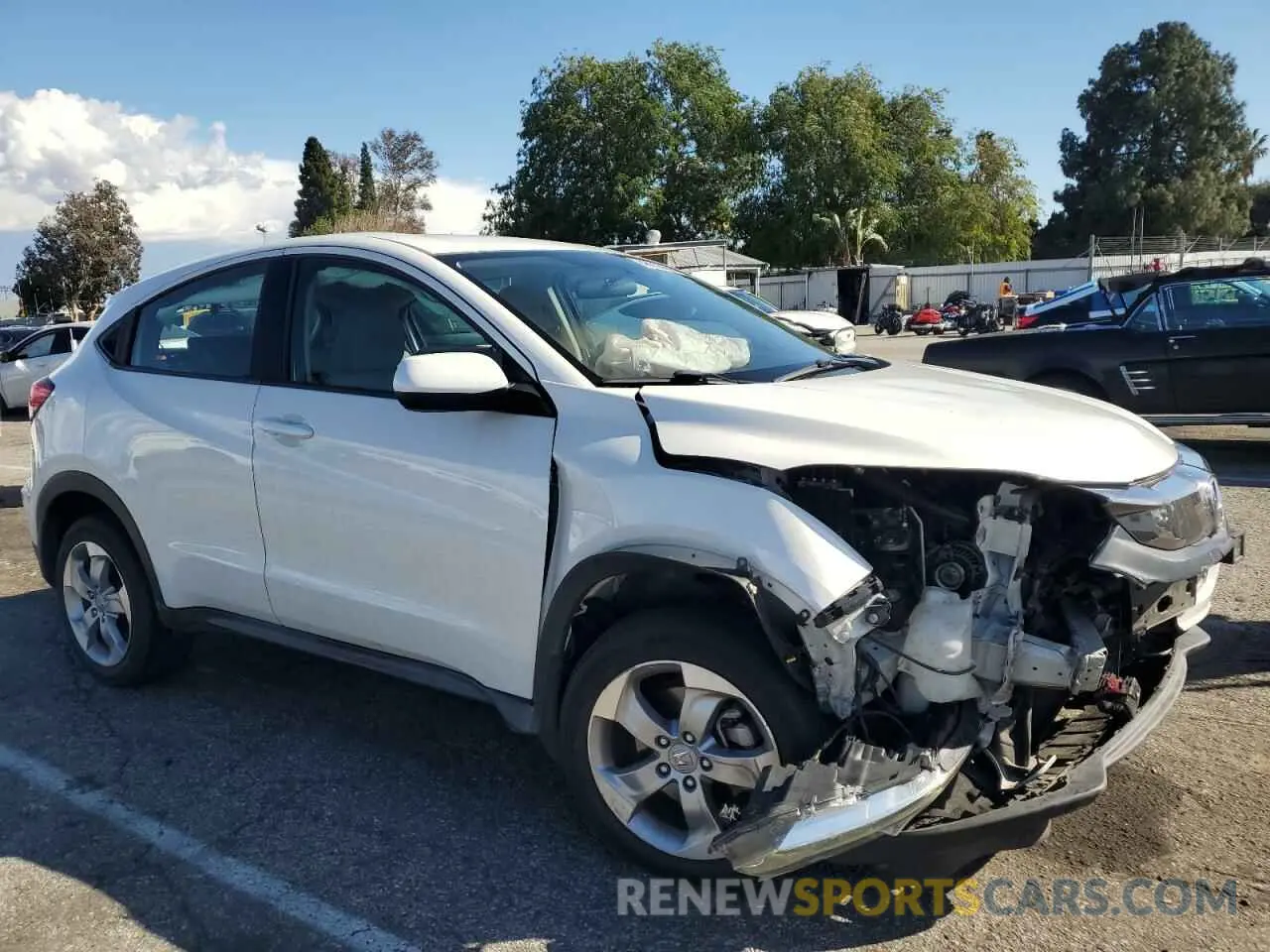 4 Photograph of a damaged car 3CZRU6H38KM709234 HONDA HR-V 2019