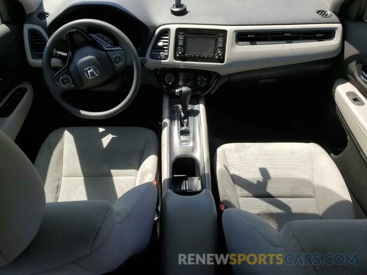 8 Photograph of a damaged car 3CZRU6H39KG725523 HONDA HR-V 2019