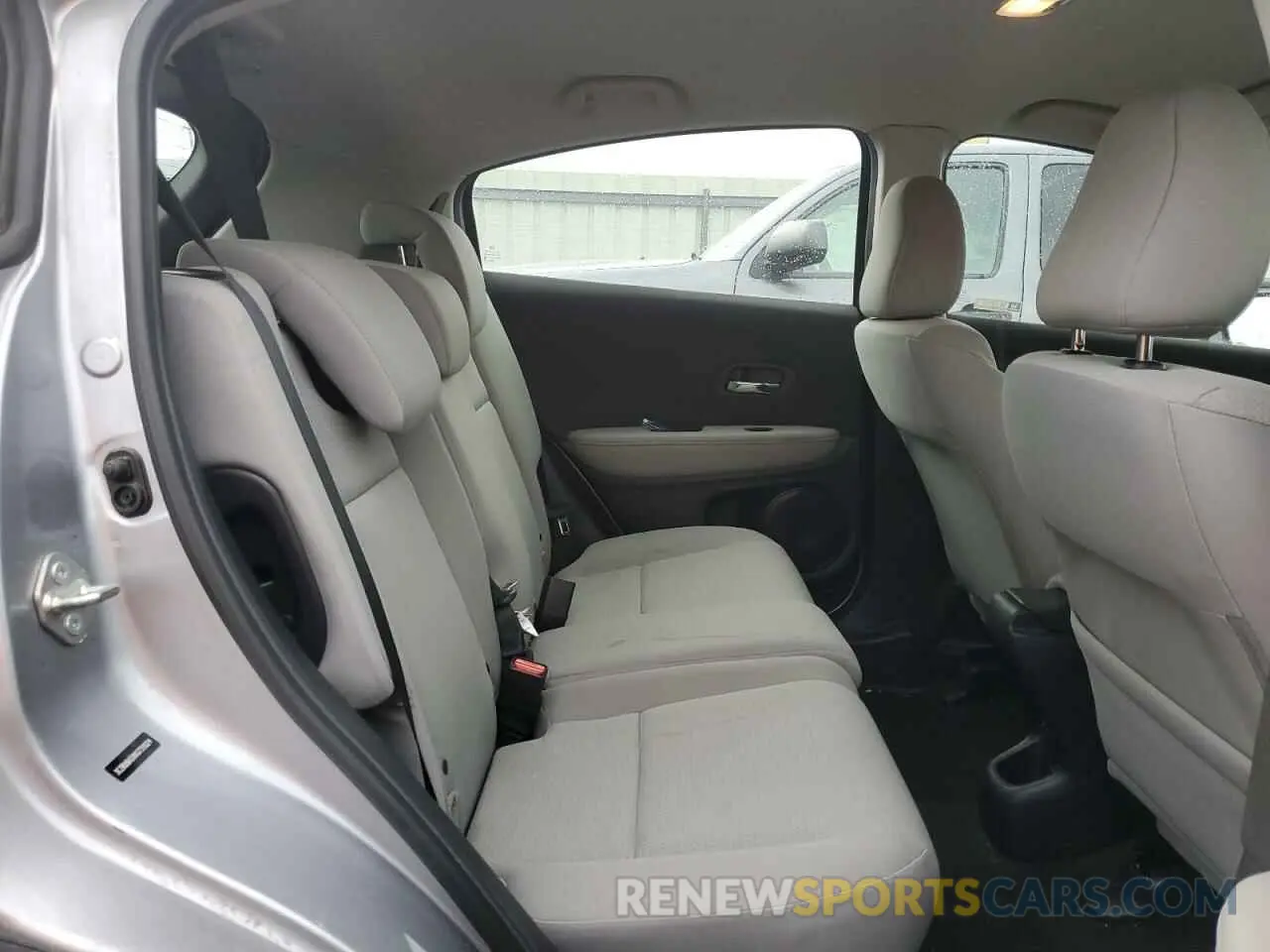 11 Photograph of a damaged car 3CZRU6H3XKG731024 HONDA HR-V 2019