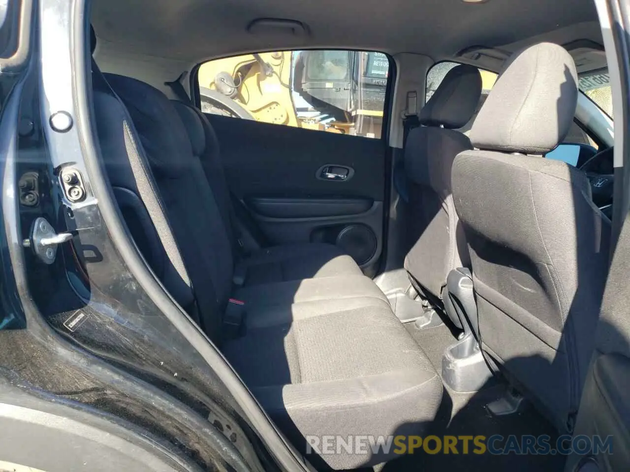 11 Photograph of a damaged car 3CZRU6H3XKG732660 HONDA HR-V 2019