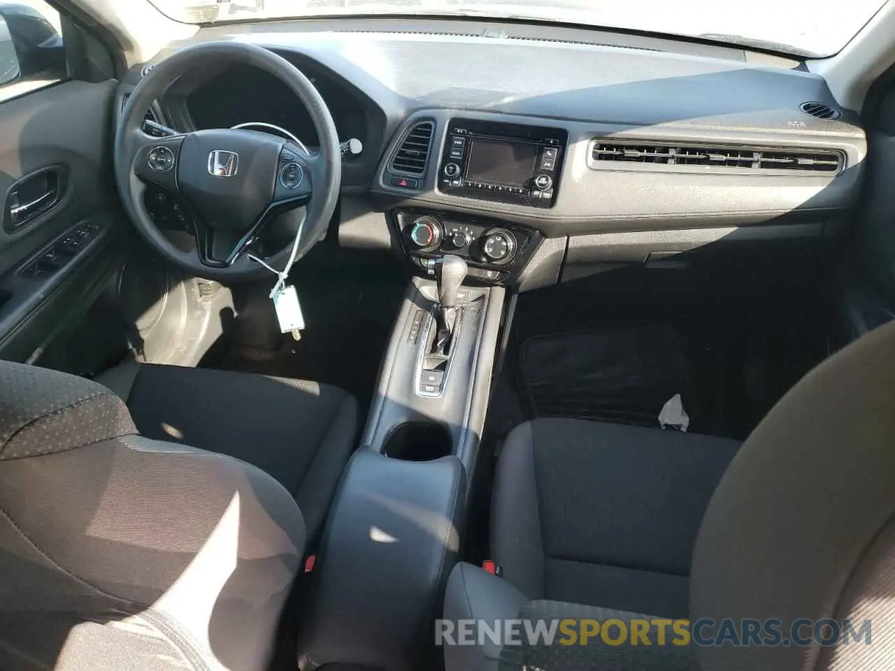8 Photograph of a damaged car 3CZRU6H3XKG732660 HONDA HR-V 2019