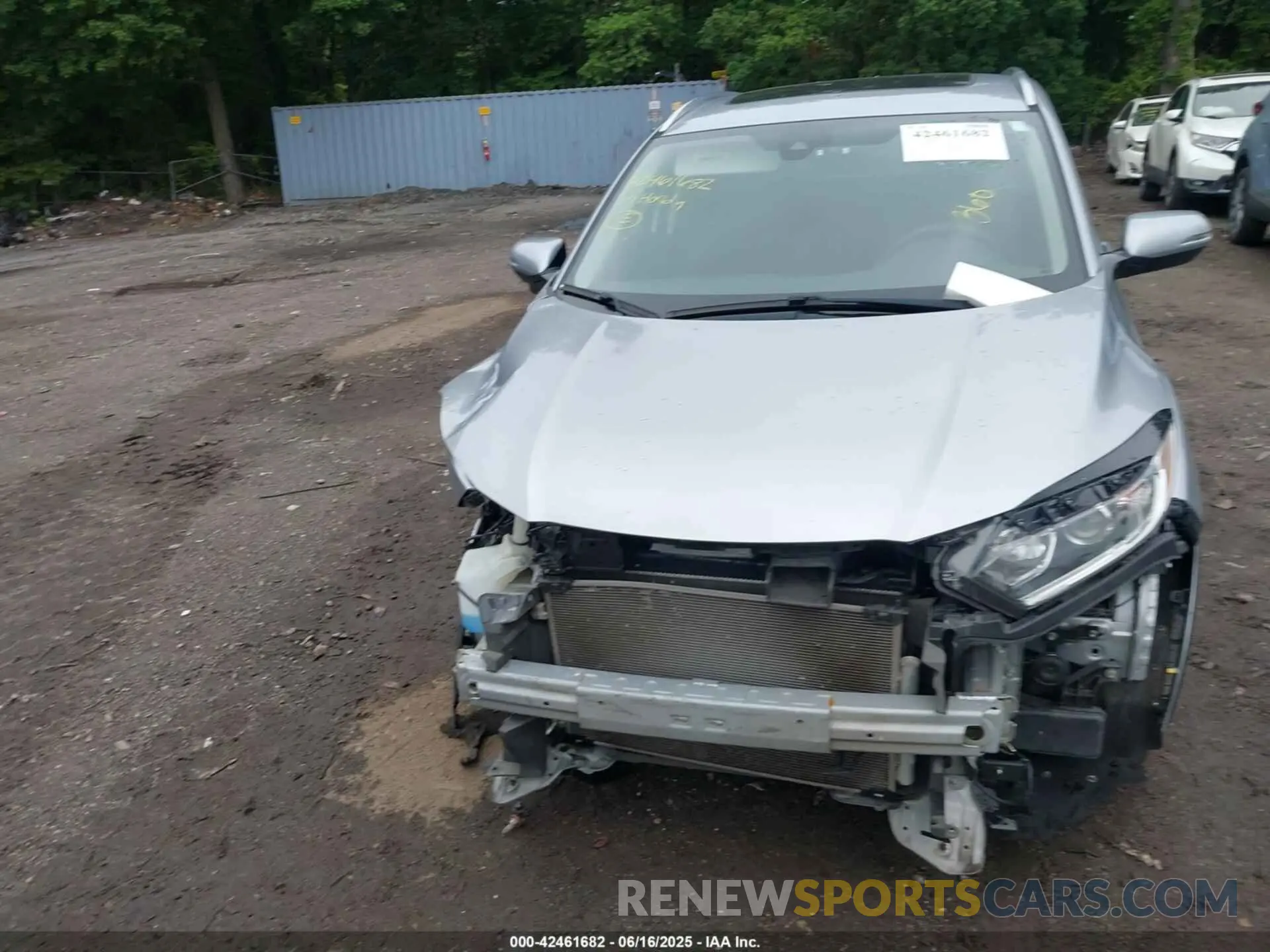 12 Photograph of a damaged car 3CZRU6H50KM725915 HONDA HR-V 2019