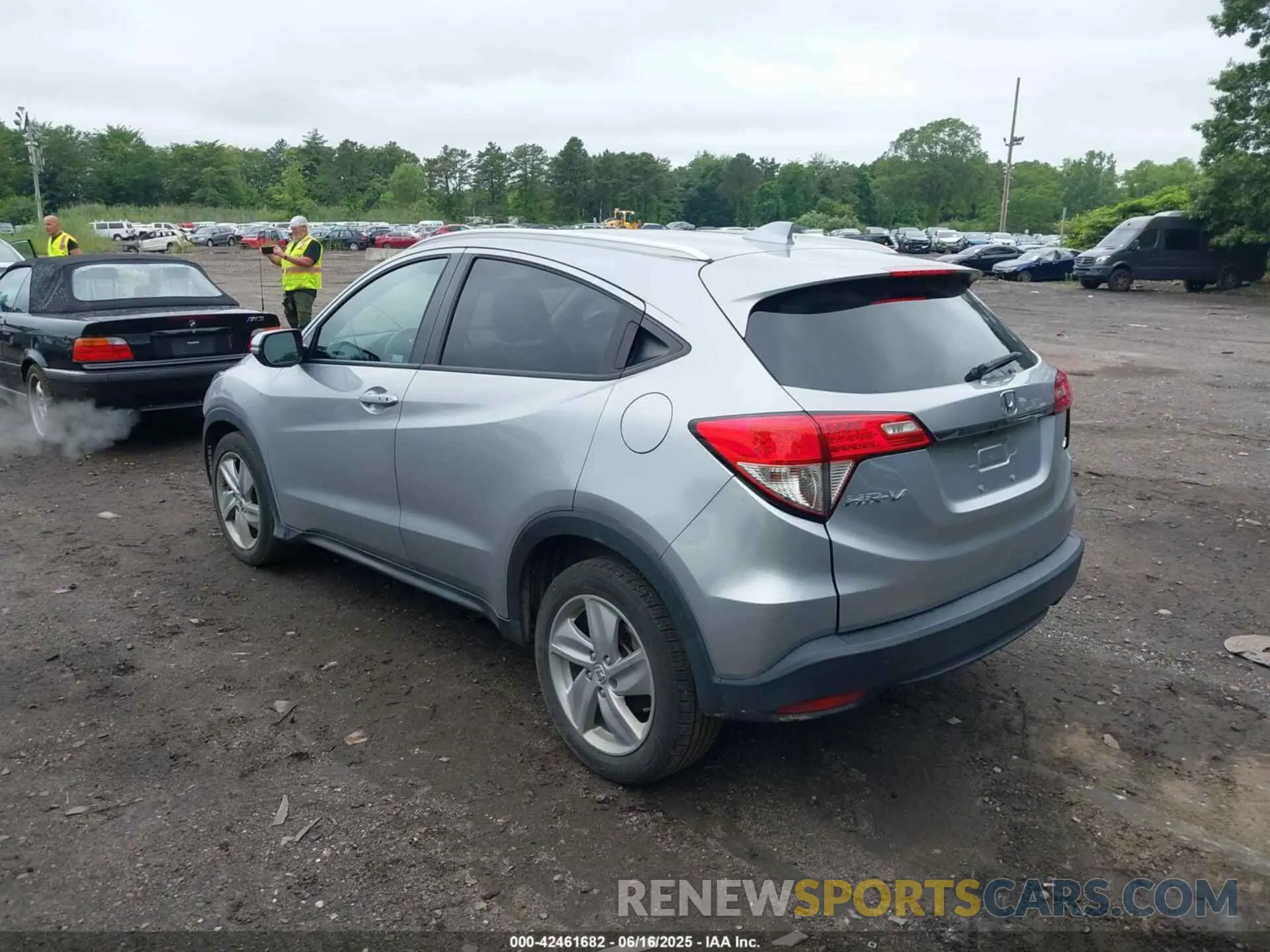 3 Photograph of a damaged car 3CZRU6H50KM725915 HONDA HR-V 2019