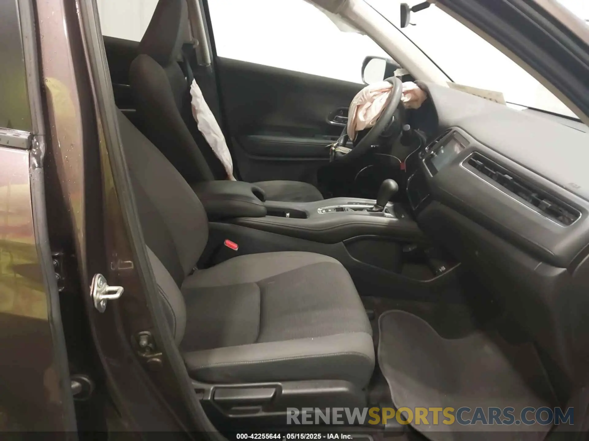 5 Photograph of a damaged car 3CZRU6H51KM731531 HONDA HR-V 2019