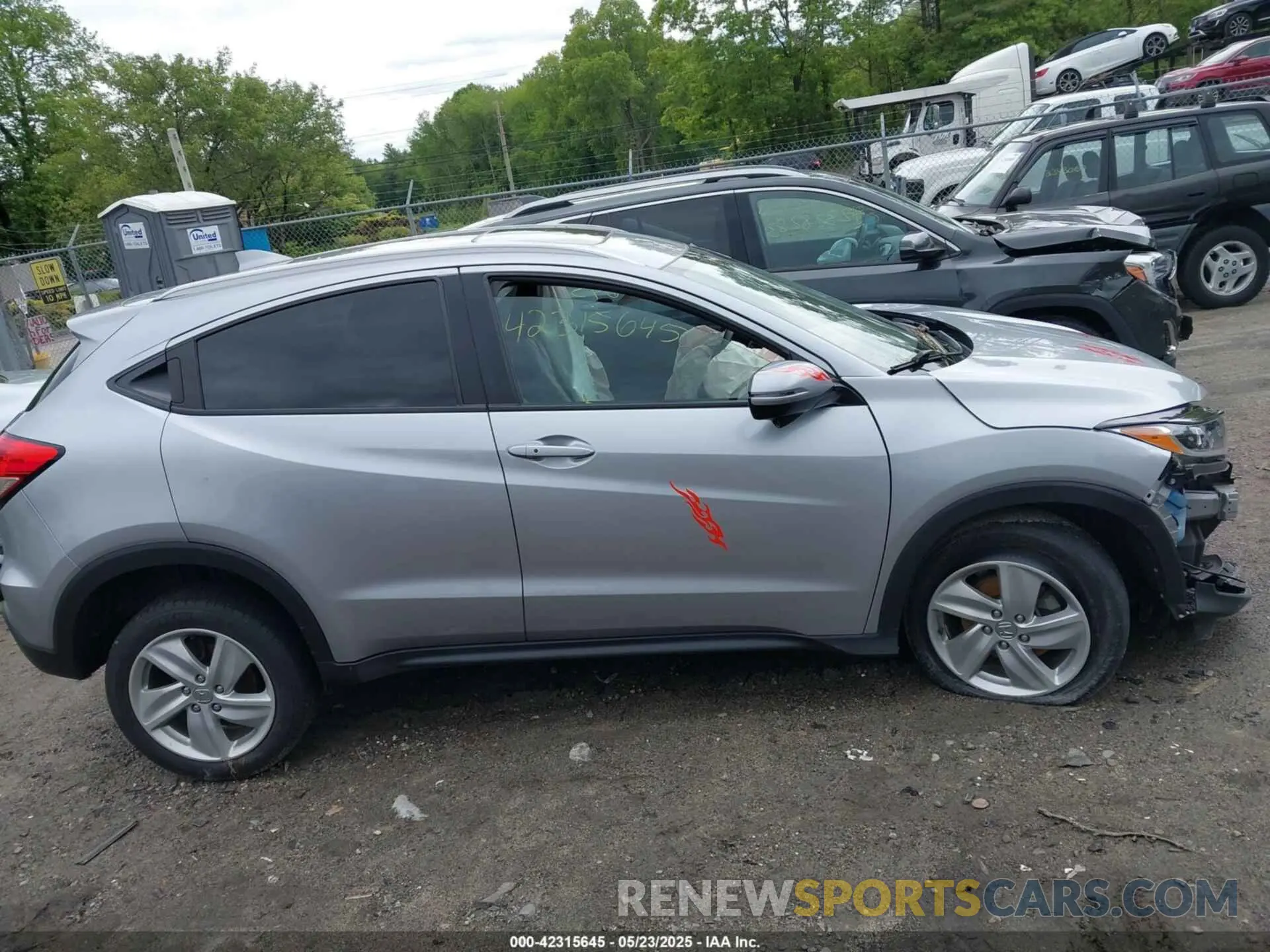 14 Photograph of a damaged car 3CZRU6H52KM713815 HONDA HR-V 2019