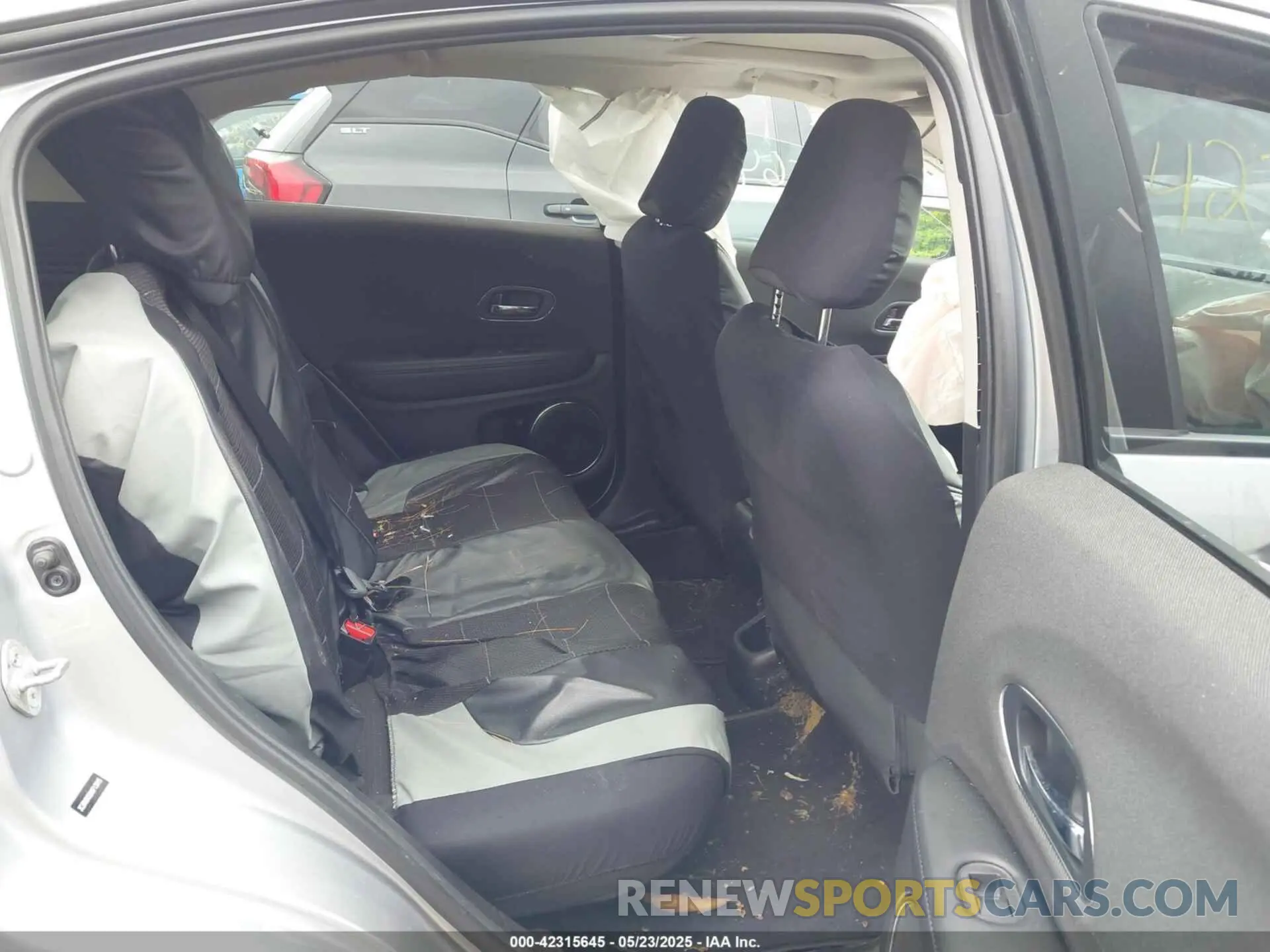 8 Photograph of a damaged car 3CZRU6H52KM713815 HONDA HR-V 2019