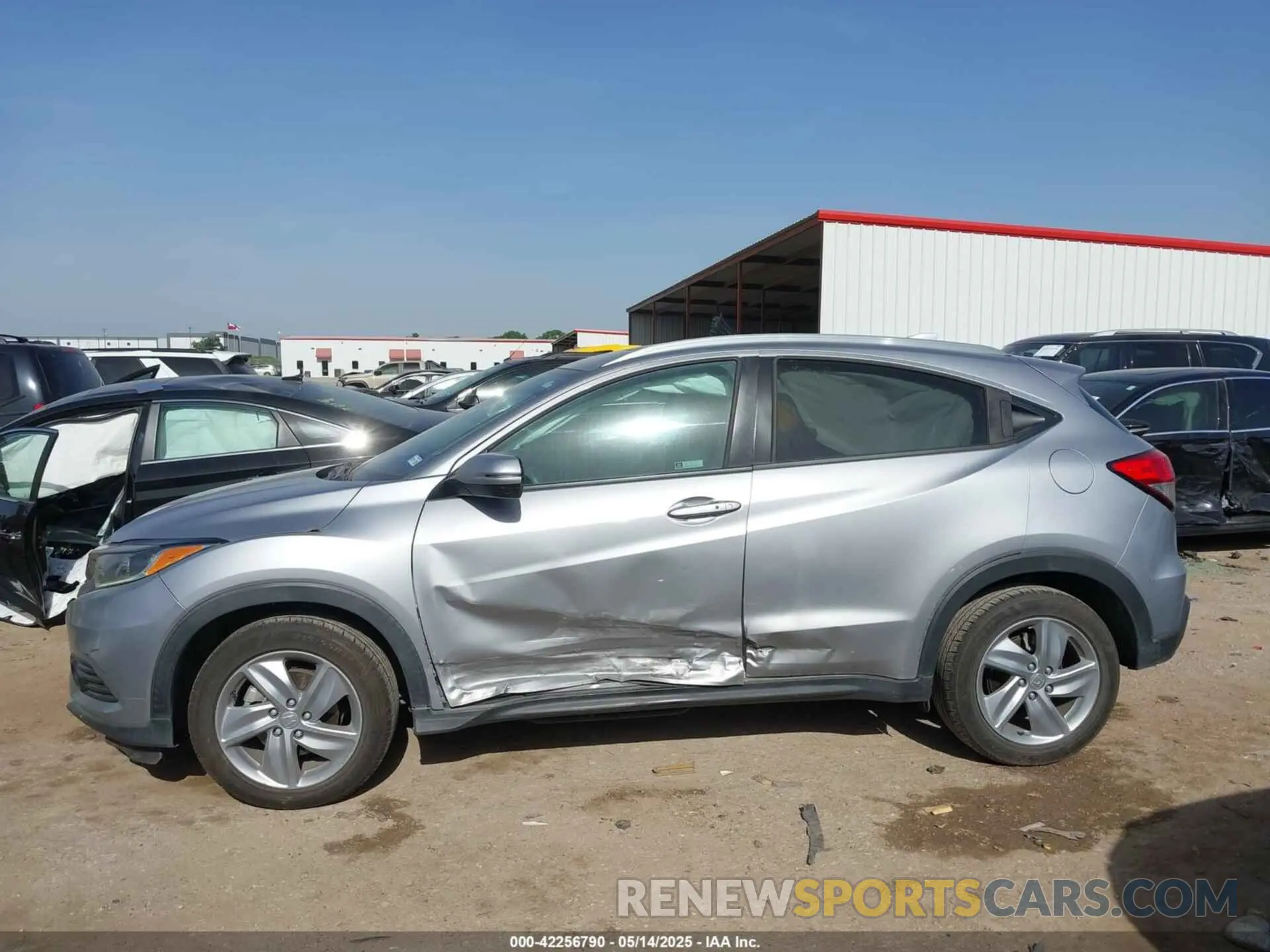 14 Photograph of a damaged car 3CZRU6H53KM733846 HONDA HR-V 2019