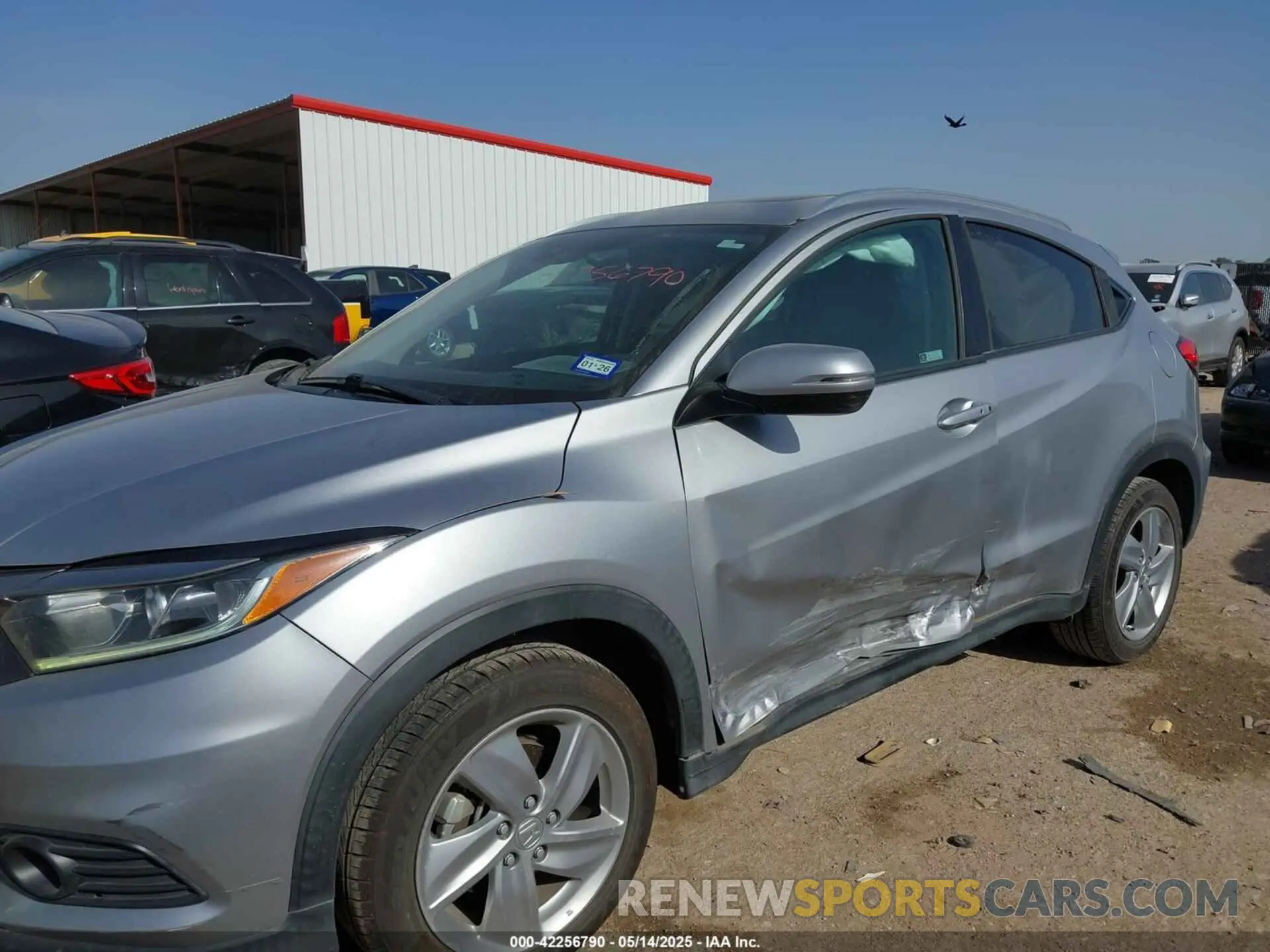 6 Photograph of a damaged car 3CZRU6H53KM733846 HONDA HR-V 2019