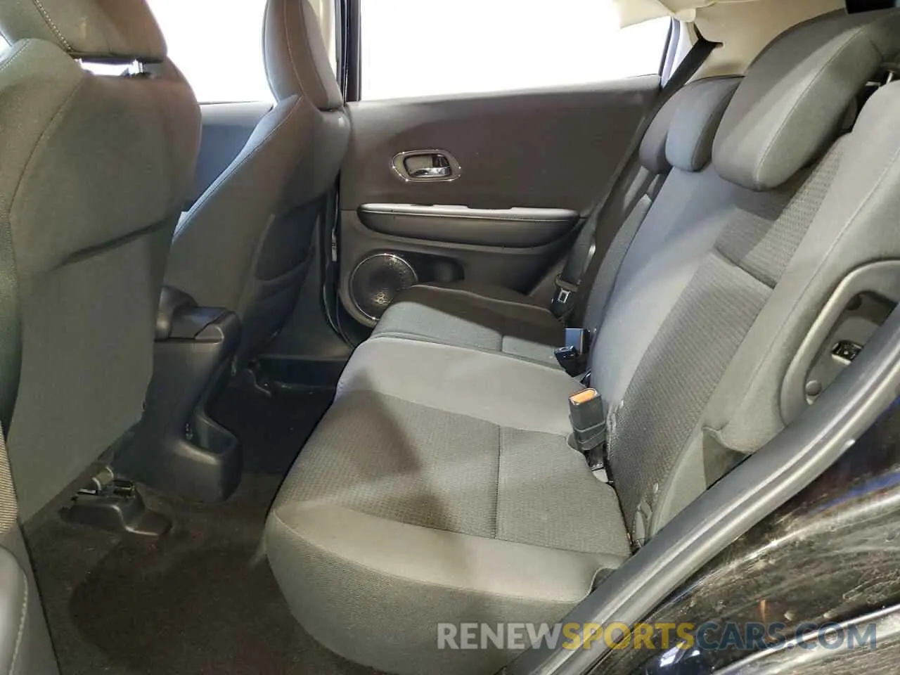 11 Photograph of a damaged car 3CZRU6H54KM724864 HONDA HR-V 2019