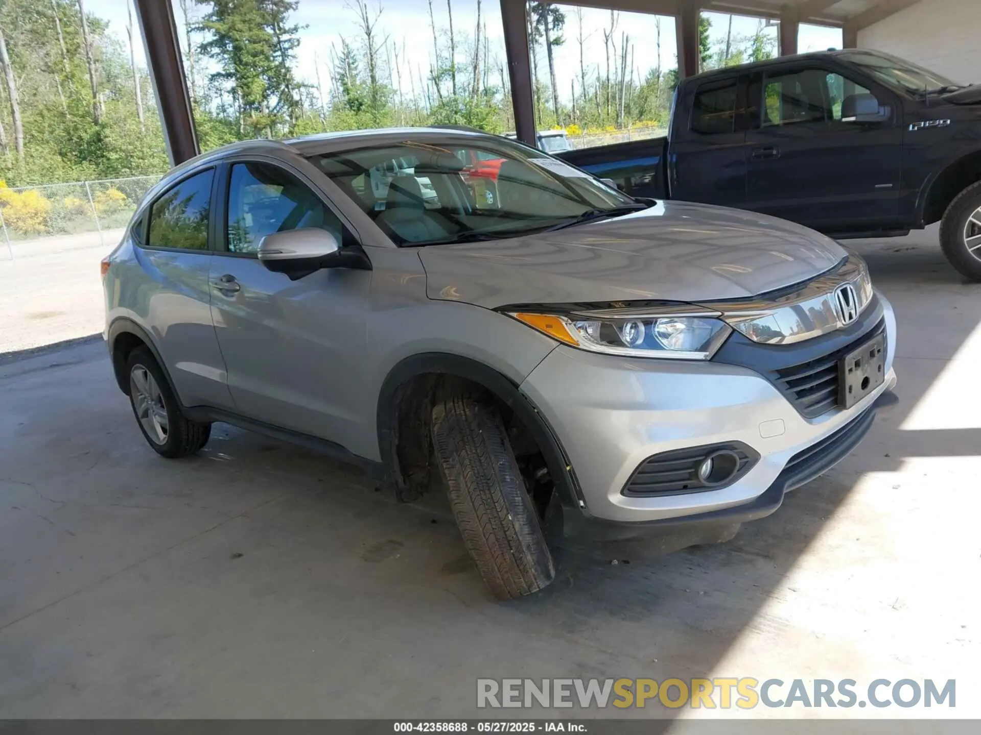 1 Photograph of a damaged car 3CZRU6H54KM741731 HONDA HR-V 2019