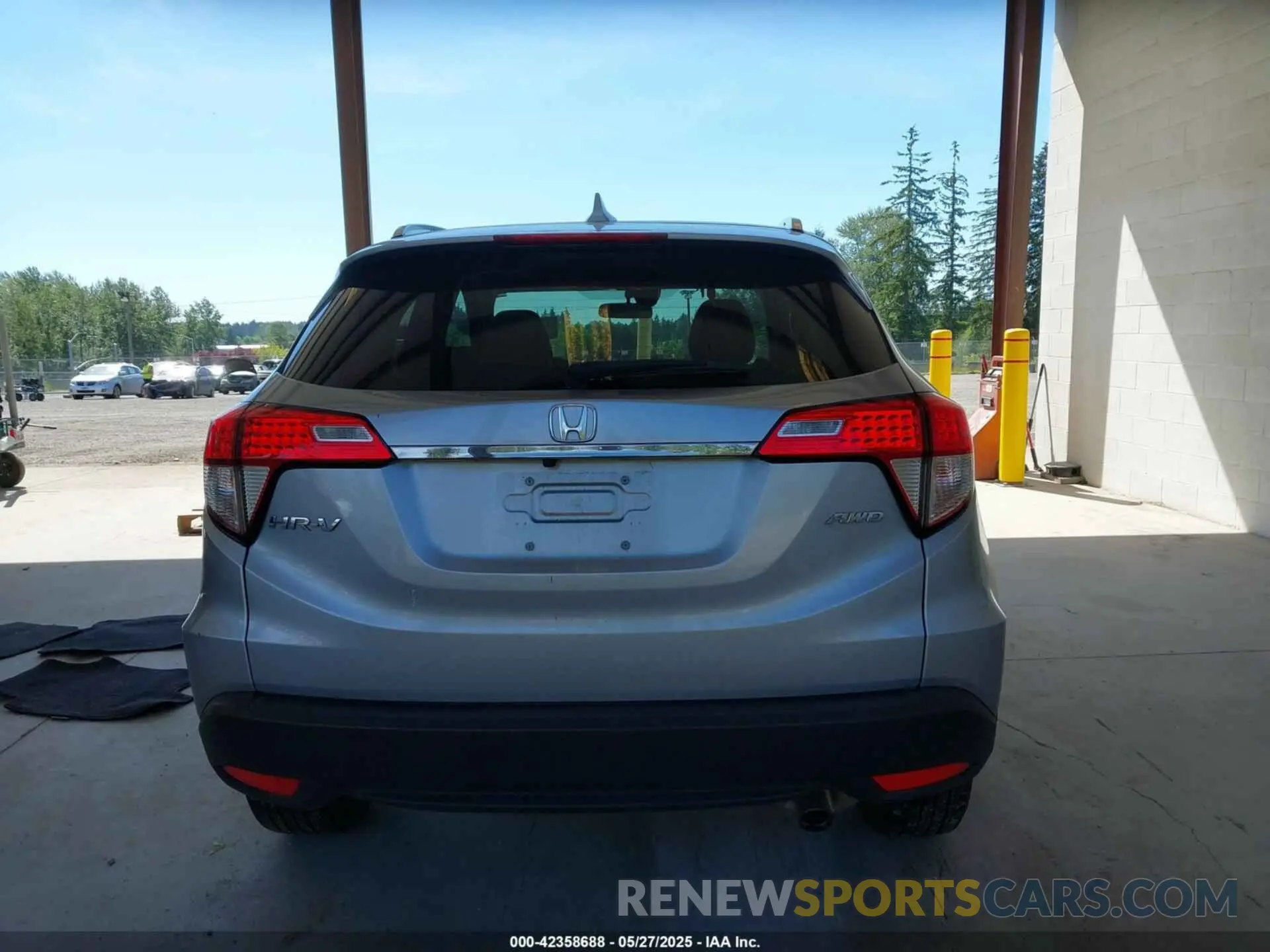 16 Photograph of a damaged car 3CZRU6H54KM741731 HONDA HR-V 2019