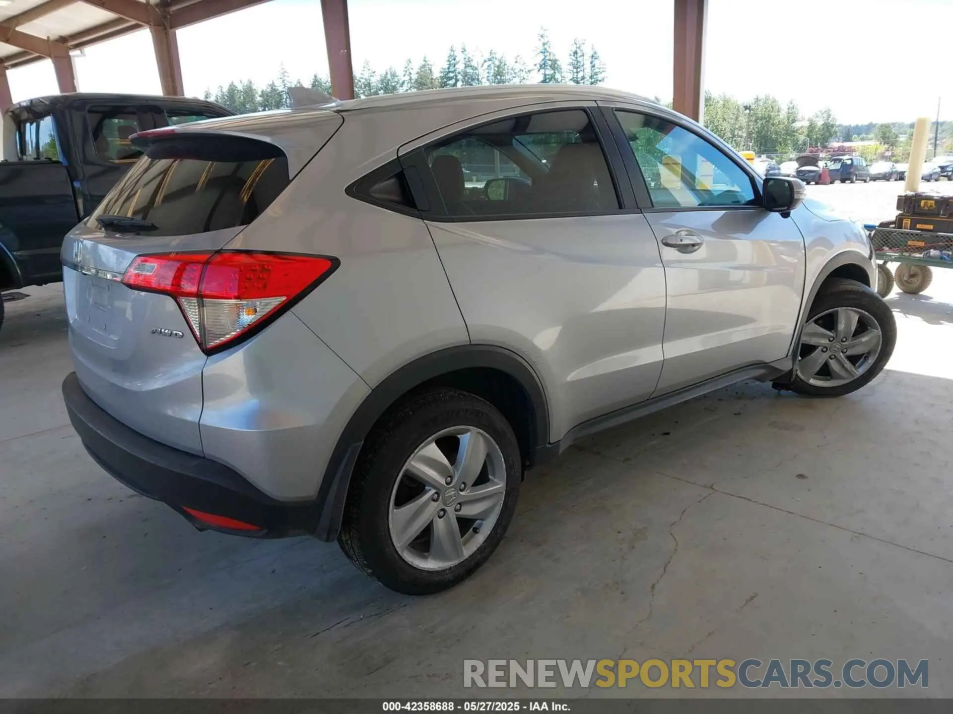 4 Photograph of a damaged car 3CZRU6H54KM741731 HONDA HR-V 2019
