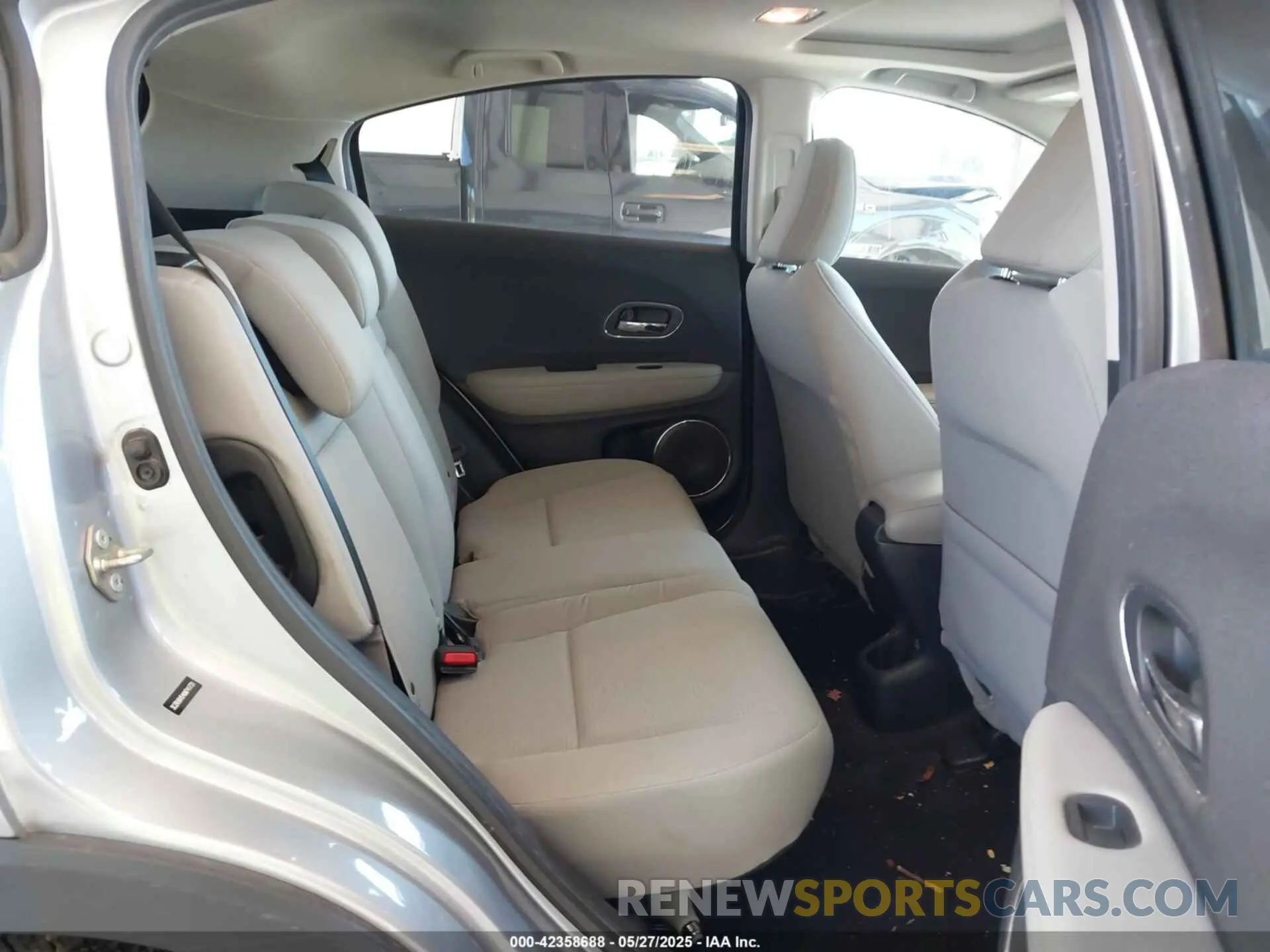 8 Photograph of a damaged car 3CZRU6H54KM741731 HONDA HR-V 2019