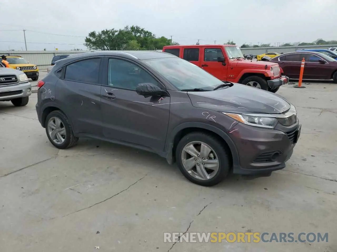 4 Photograph of a damaged car 3CZRU6H55KM740300 HONDA HR-V 2019