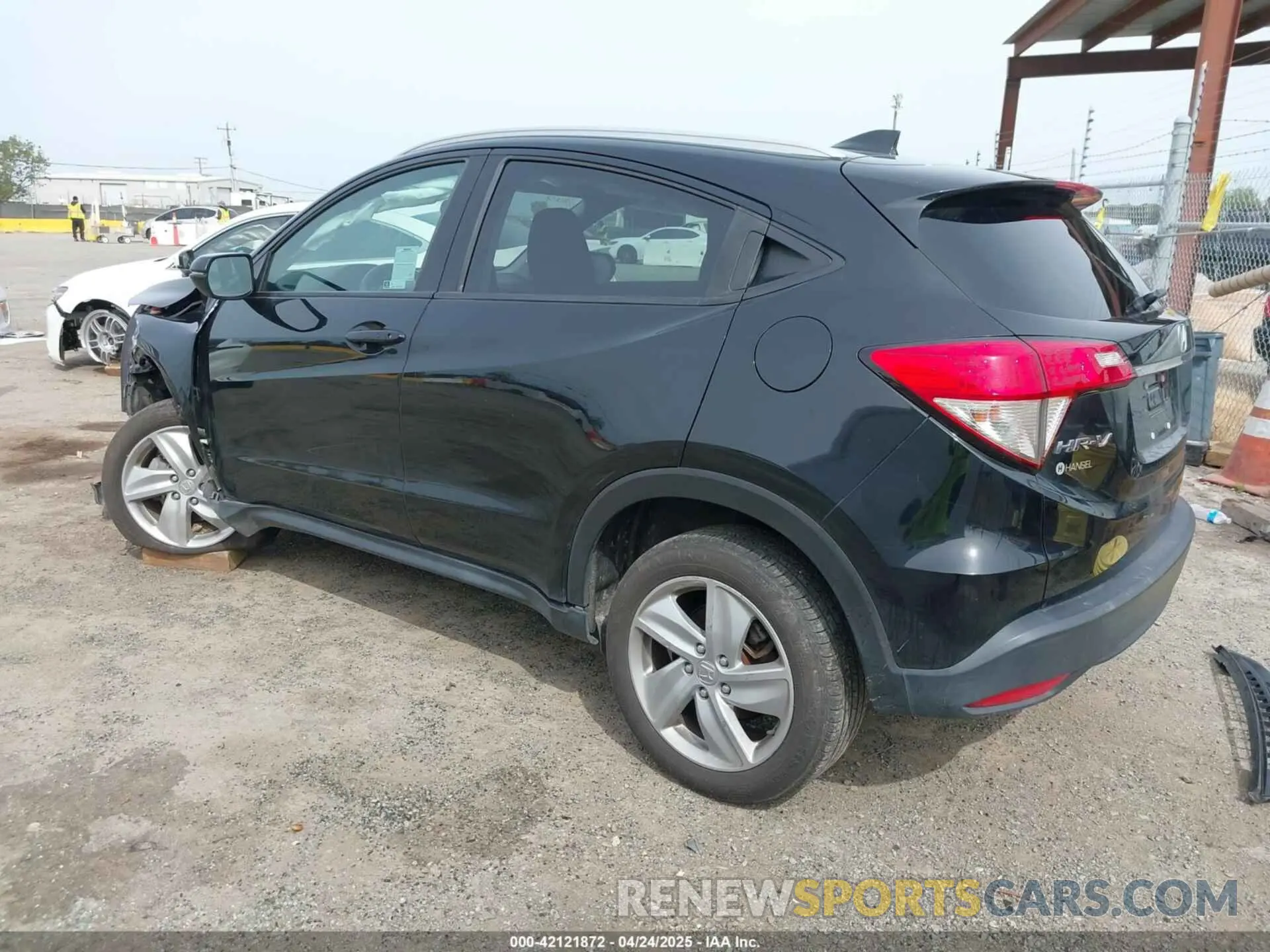 3 Photograph of a damaged car 3CZRU6H56KM719942 HONDA HR-V 2019
