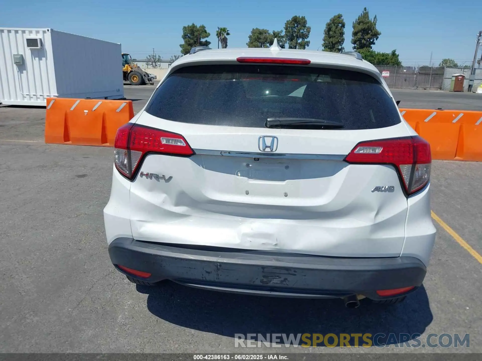 16 Photograph of a damaged car 3CZRU6H56KM727538 HONDA HR-V 2019