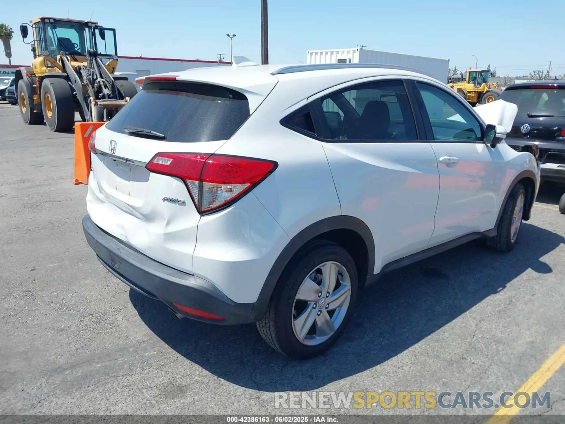 4 Photograph of a damaged car 3CZRU6H56KM727538 HONDA HR-V 2019