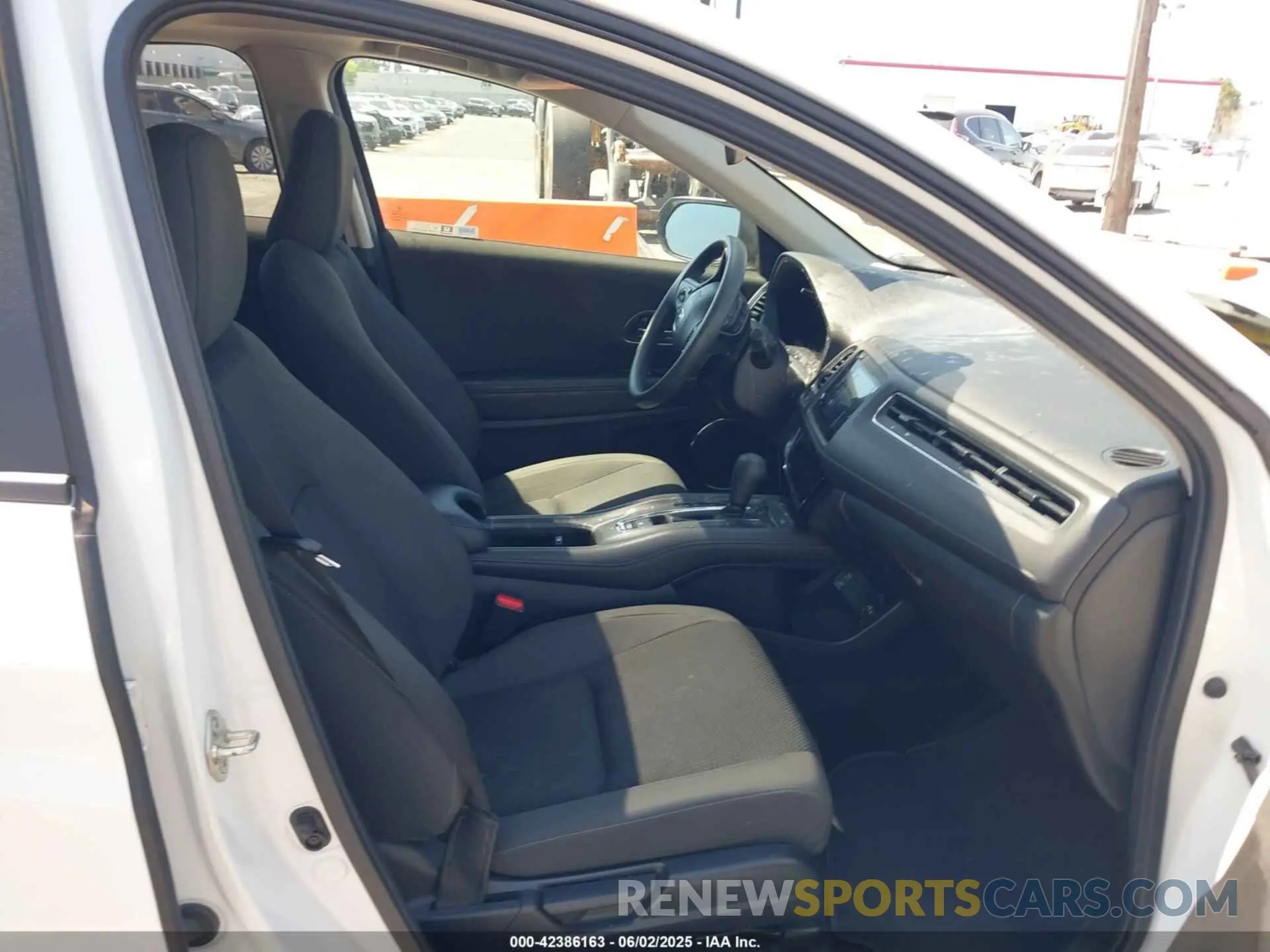 5 Photograph of a damaged car 3CZRU6H56KM727538 HONDA HR-V 2019