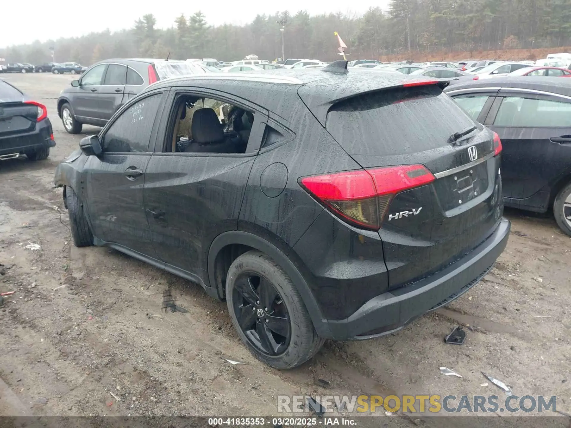 3 Photograph of a damaged car 3CZRU6H56KM734229 HONDA HR-V 2019