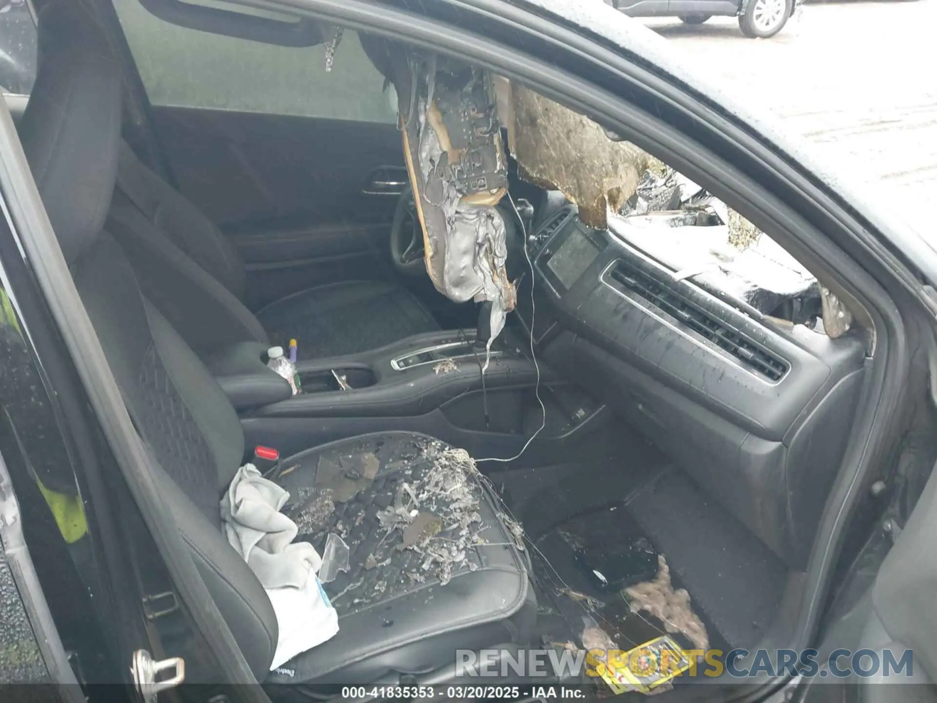 5 Photograph of a damaged car 3CZRU6H56KM734229 HONDA HR-V 2019
