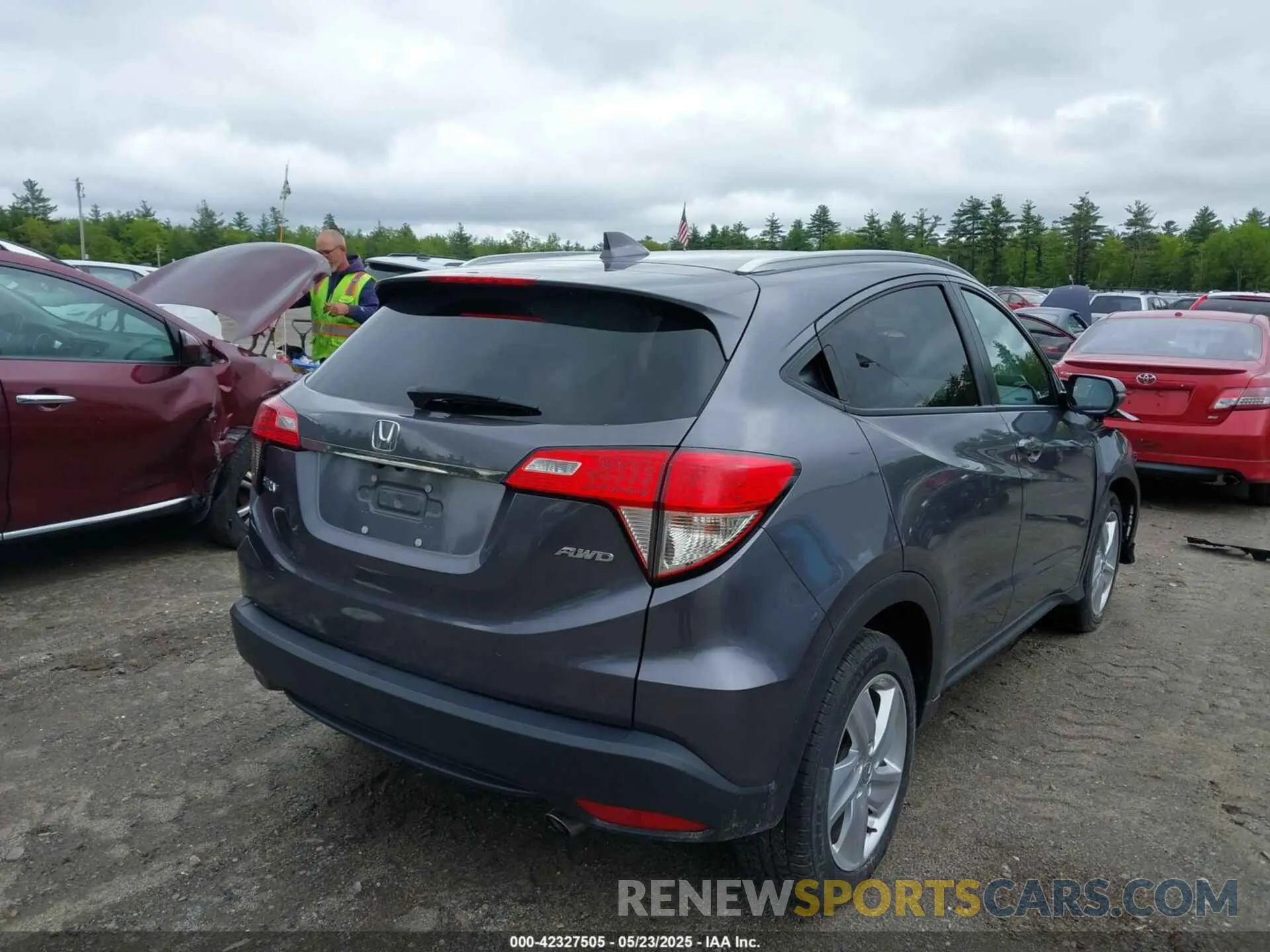 4 Photograph of a damaged car 3CZRU6H58KM709932 HONDA HR-V 2019