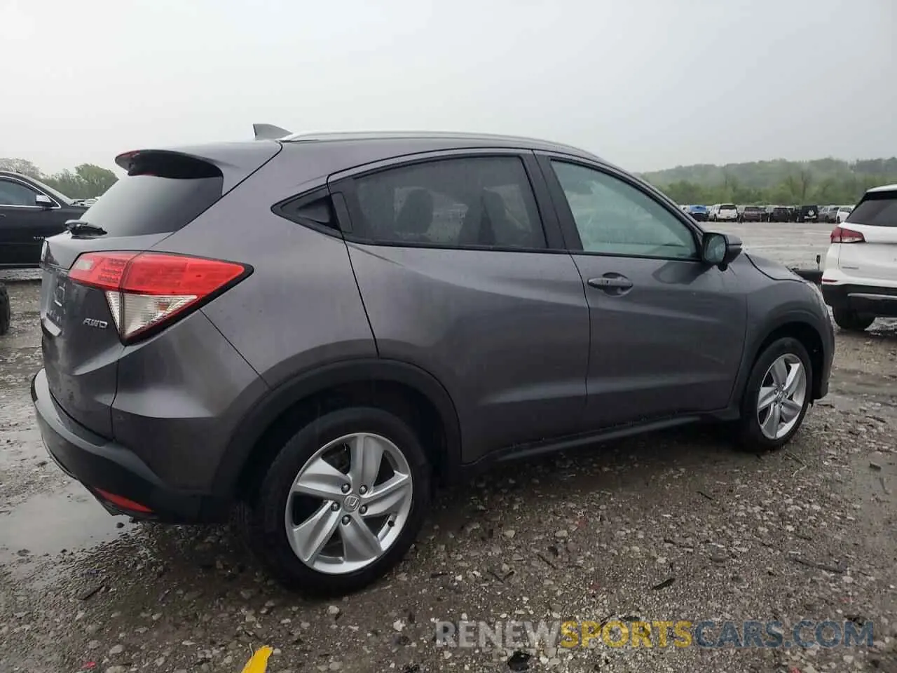 3 Photograph of a damaged car 3CZRU6H59KM743572 HONDA HR-V 2019