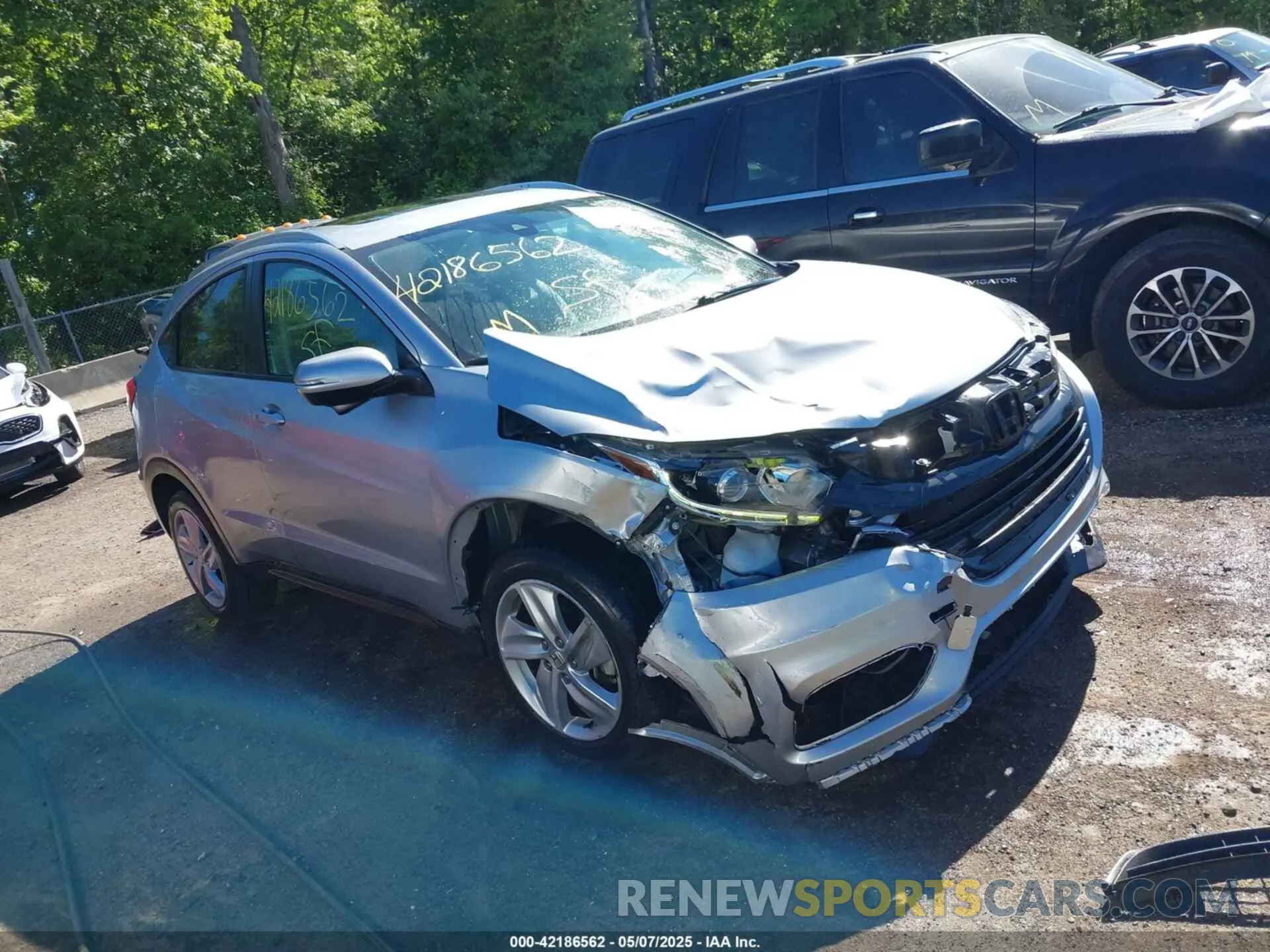 1 Photograph of a damaged car 3CZRU6H73KM705322 HONDA HR-V 2019