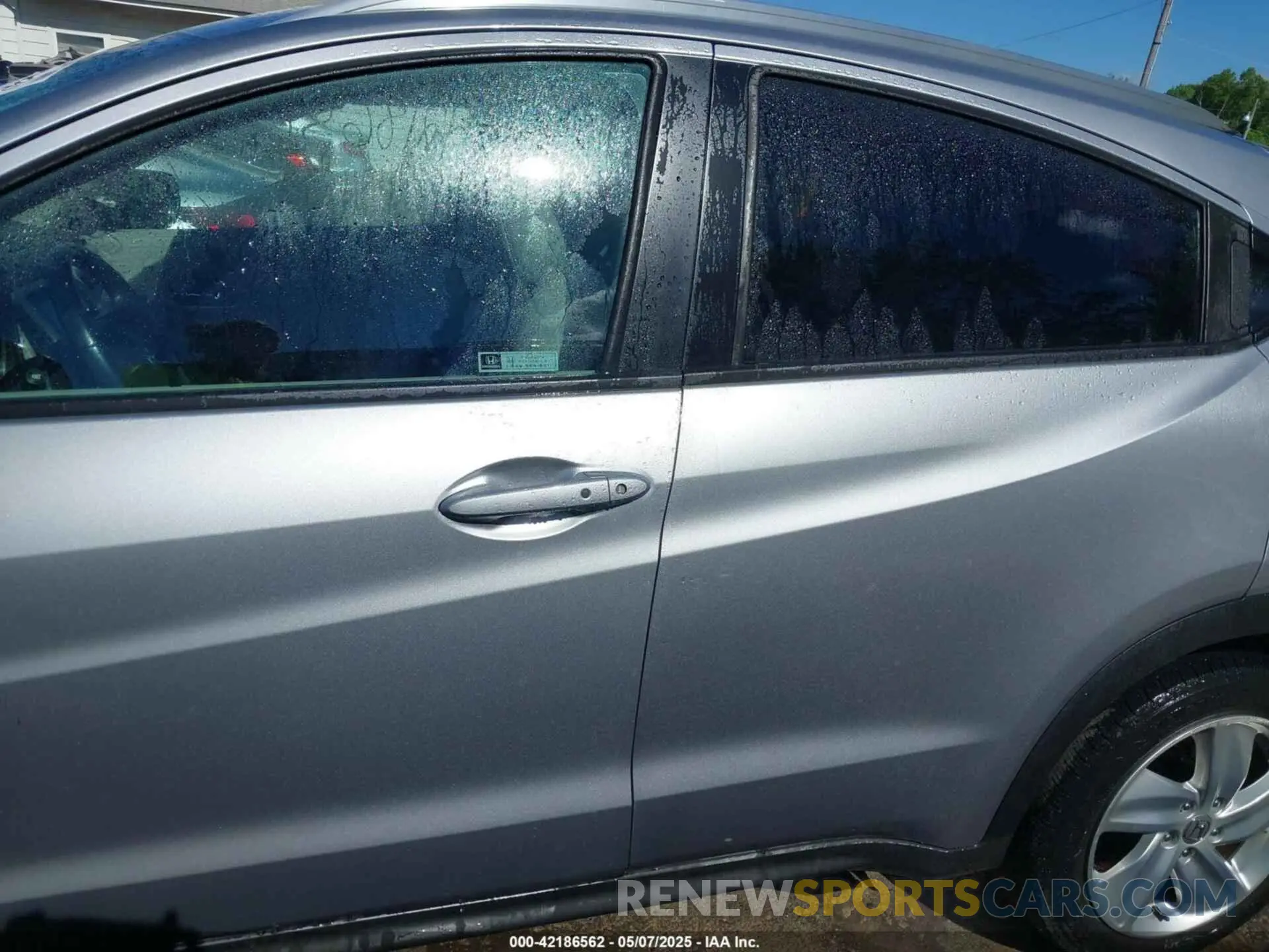 14 Photograph of a damaged car 3CZRU6H73KM705322 HONDA HR-V 2019