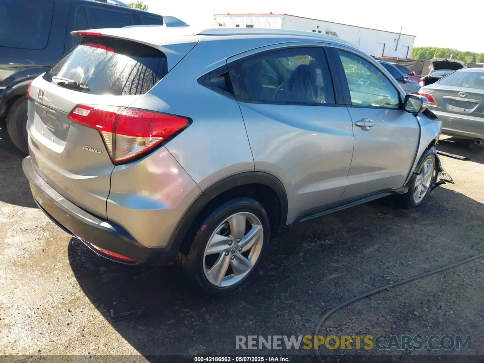 4 Photograph of a damaged car 3CZRU6H73KM705322 HONDA HR-V 2019