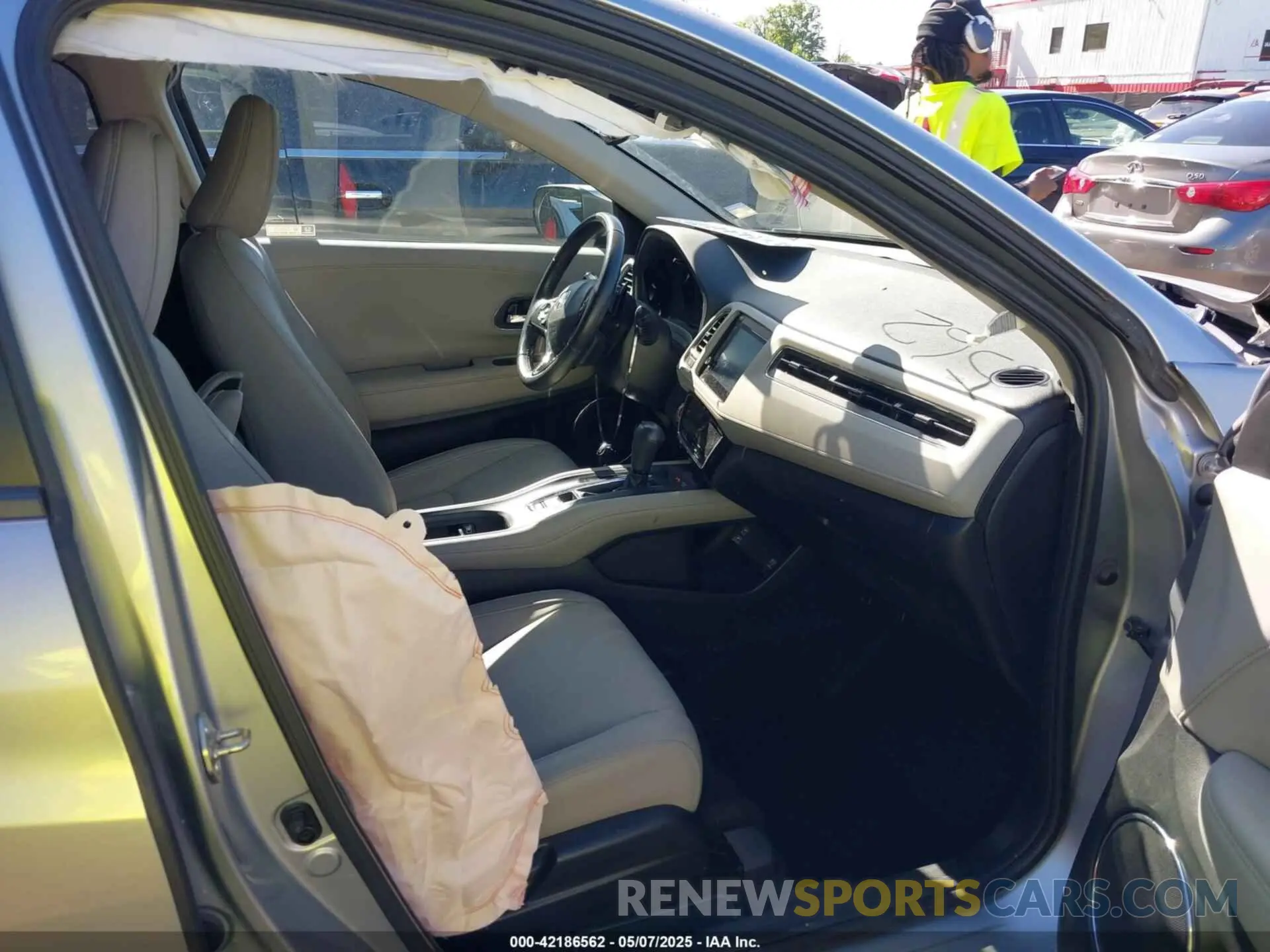 5 Photograph of a damaged car 3CZRU6H73KM705322 HONDA HR-V 2019