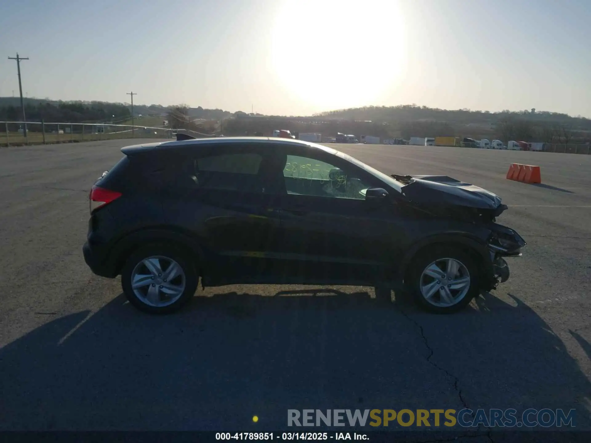 14 Photograph of a damaged car 3CZRU6H74KM735154 HONDA HR-V 2019