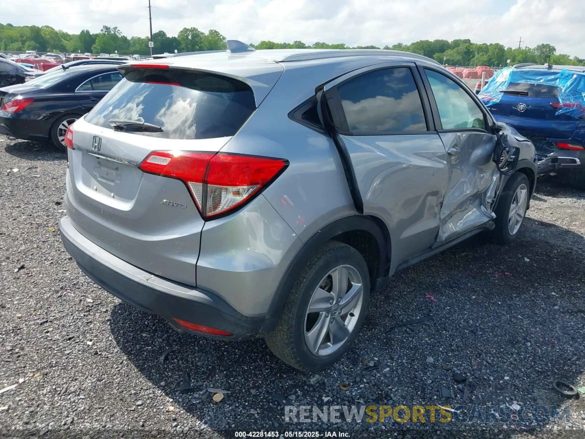 4 Photograph of a damaged car 3CZRU6H75KM722378 HONDA HR-V 2019
