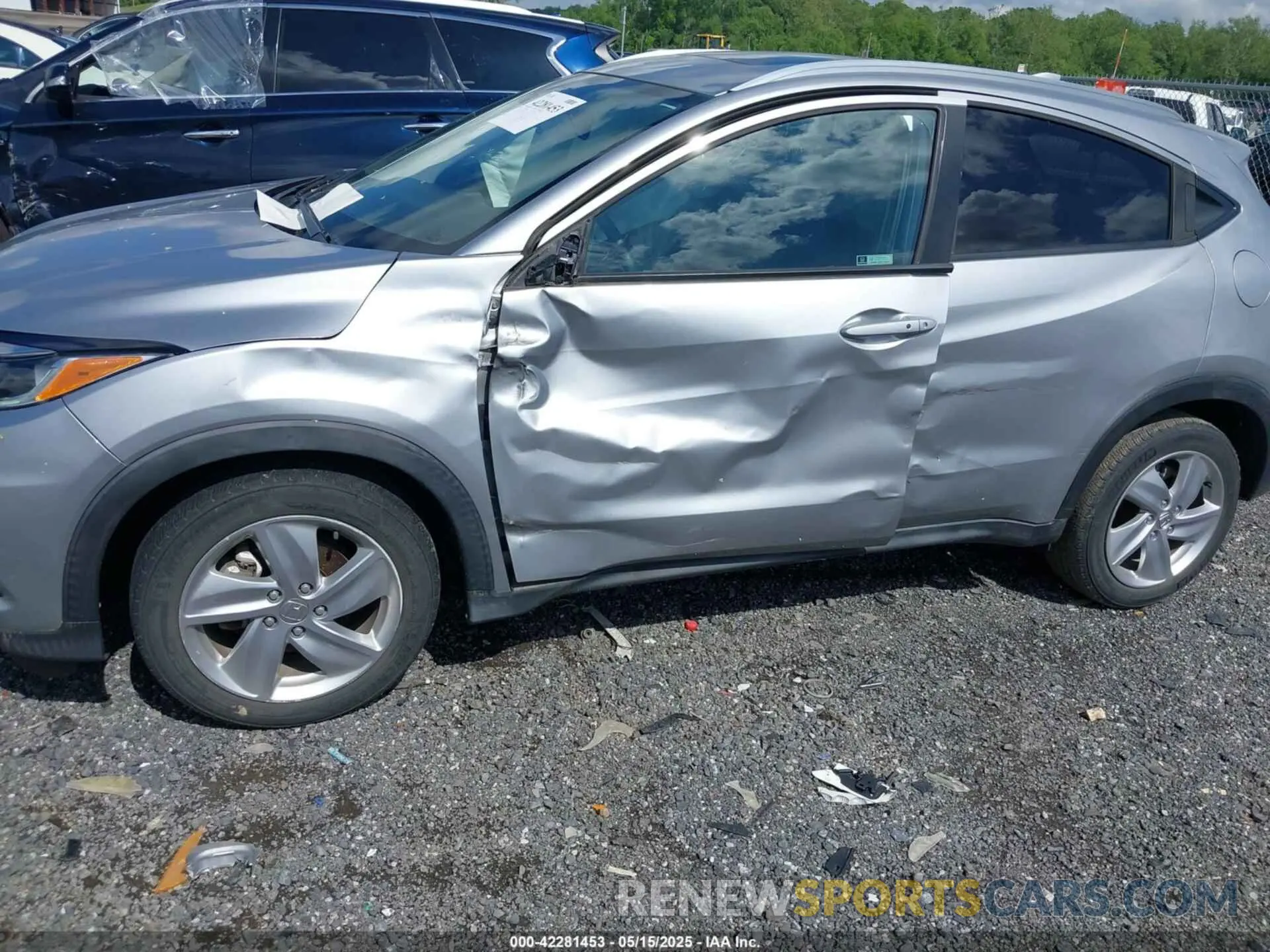 6 Photograph of a damaged car 3CZRU6H75KM722378 HONDA HR-V 2019
