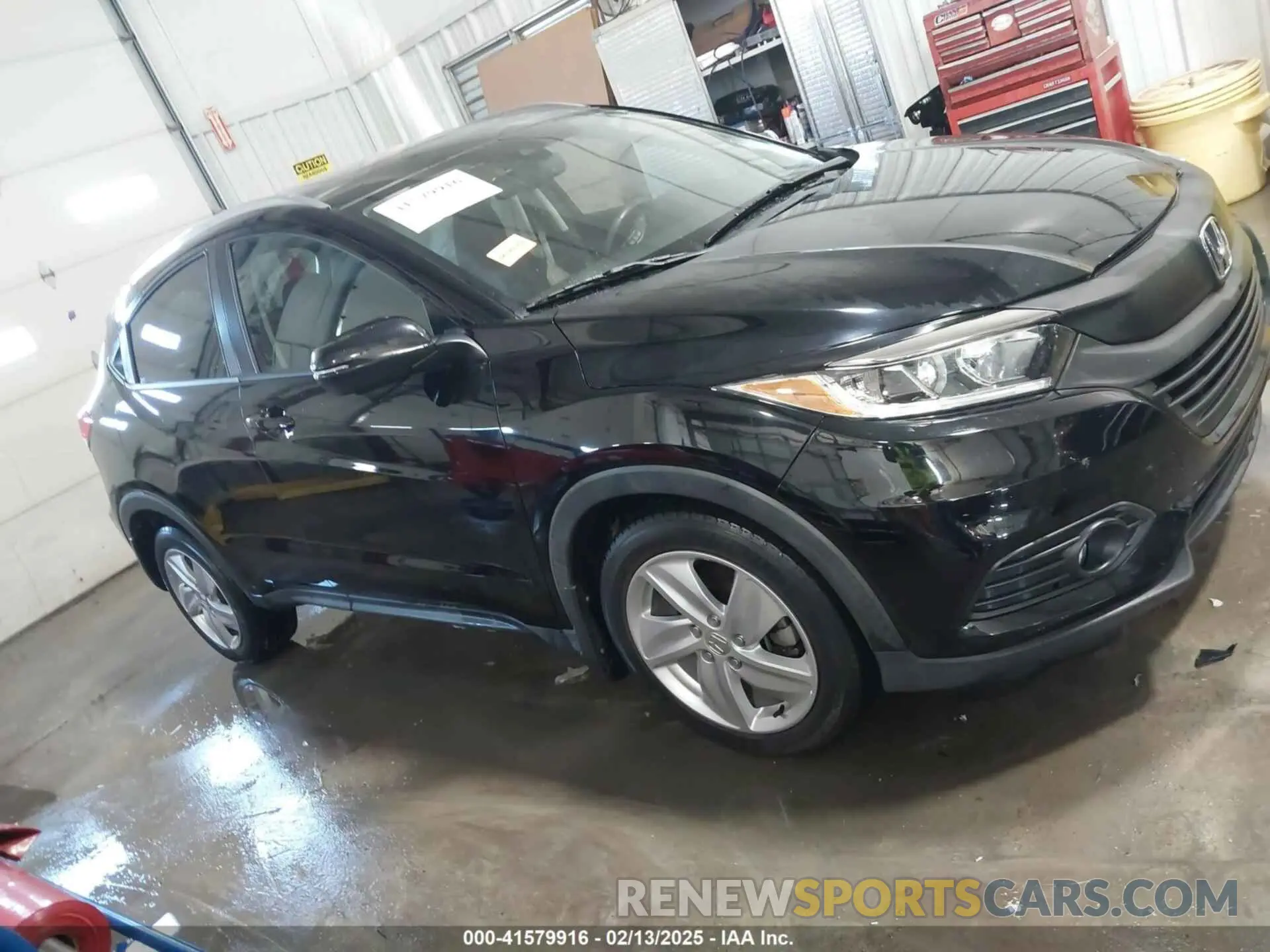 13 Photograph of a damaged car 3CZRU6H76KM723121 HONDA HR-V 2019