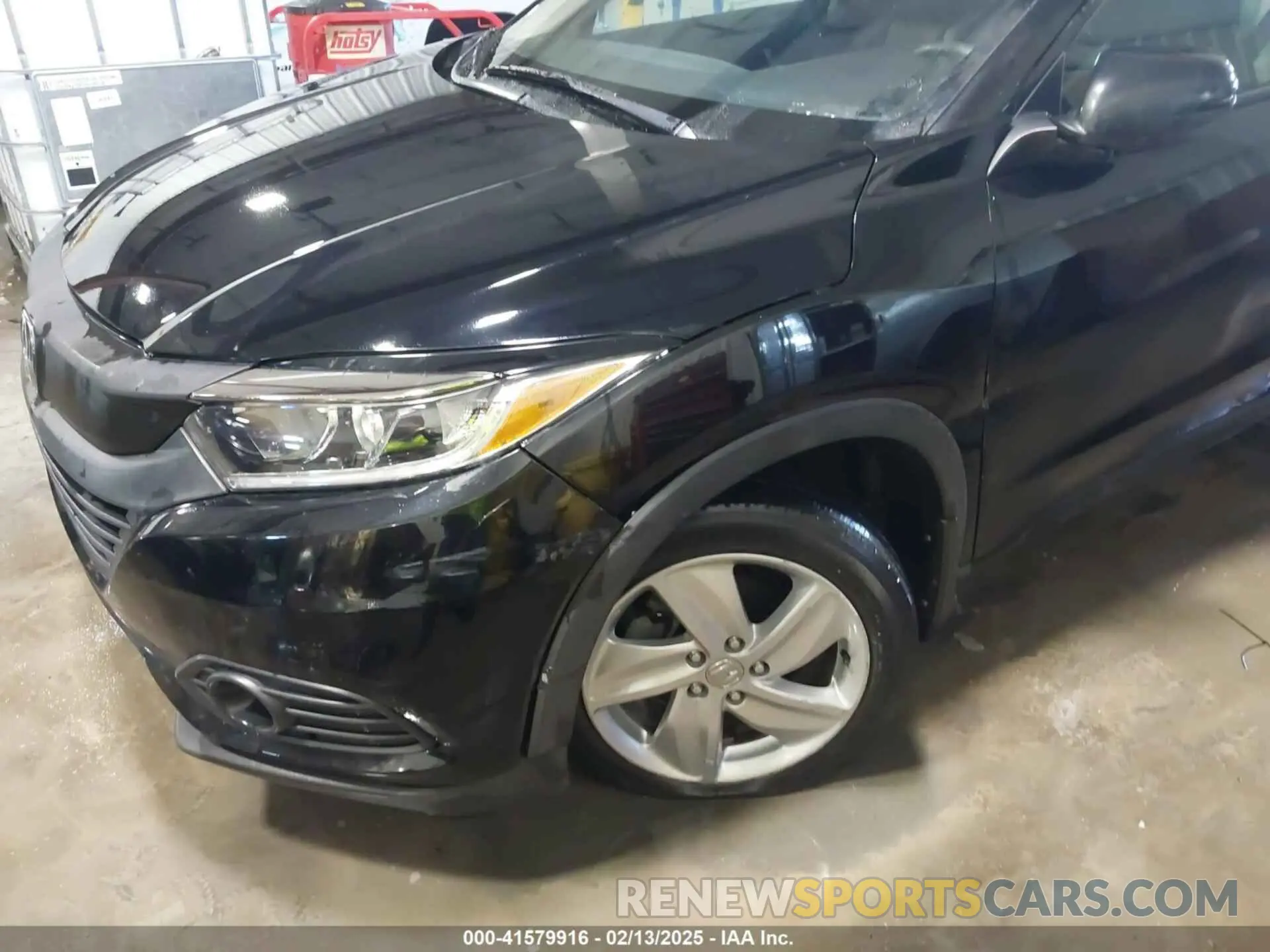6 Photograph of a damaged car 3CZRU6H76KM723121 HONDA HR-V 2019