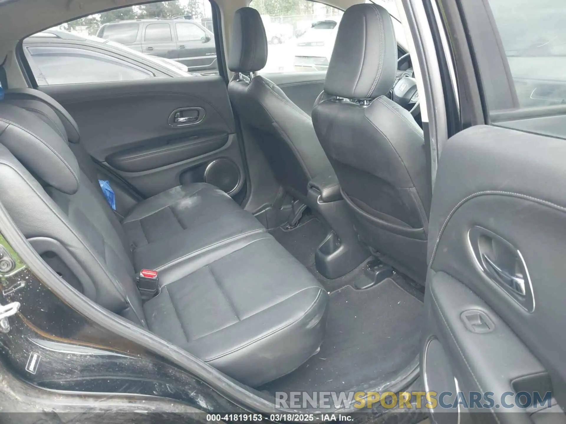 8 Photograph of a damaged car 3CZRU6H93KM720310 HONDA HR-V 2019