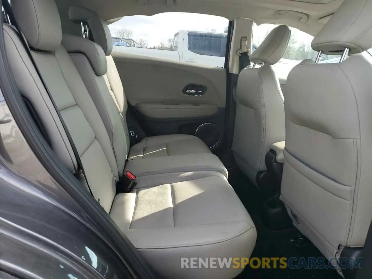 10 Photograph of a damaged car 3CZRU6H97KM701954 HONDA HR-V 2019