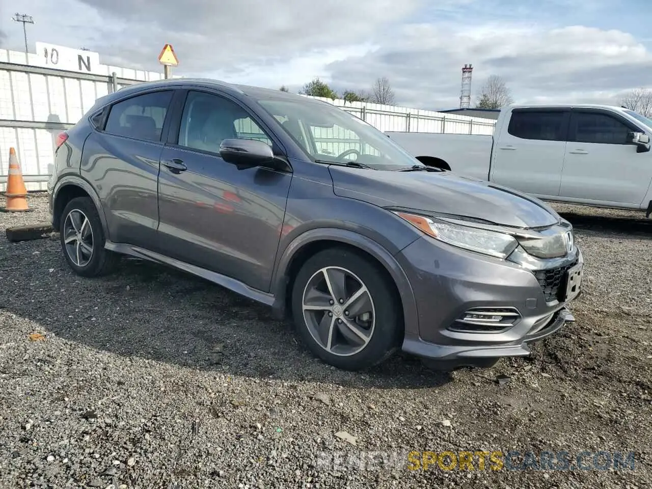 4 Photograph of a damaged car 3CZRU6H97KM701954 HONDA HR-V 2019