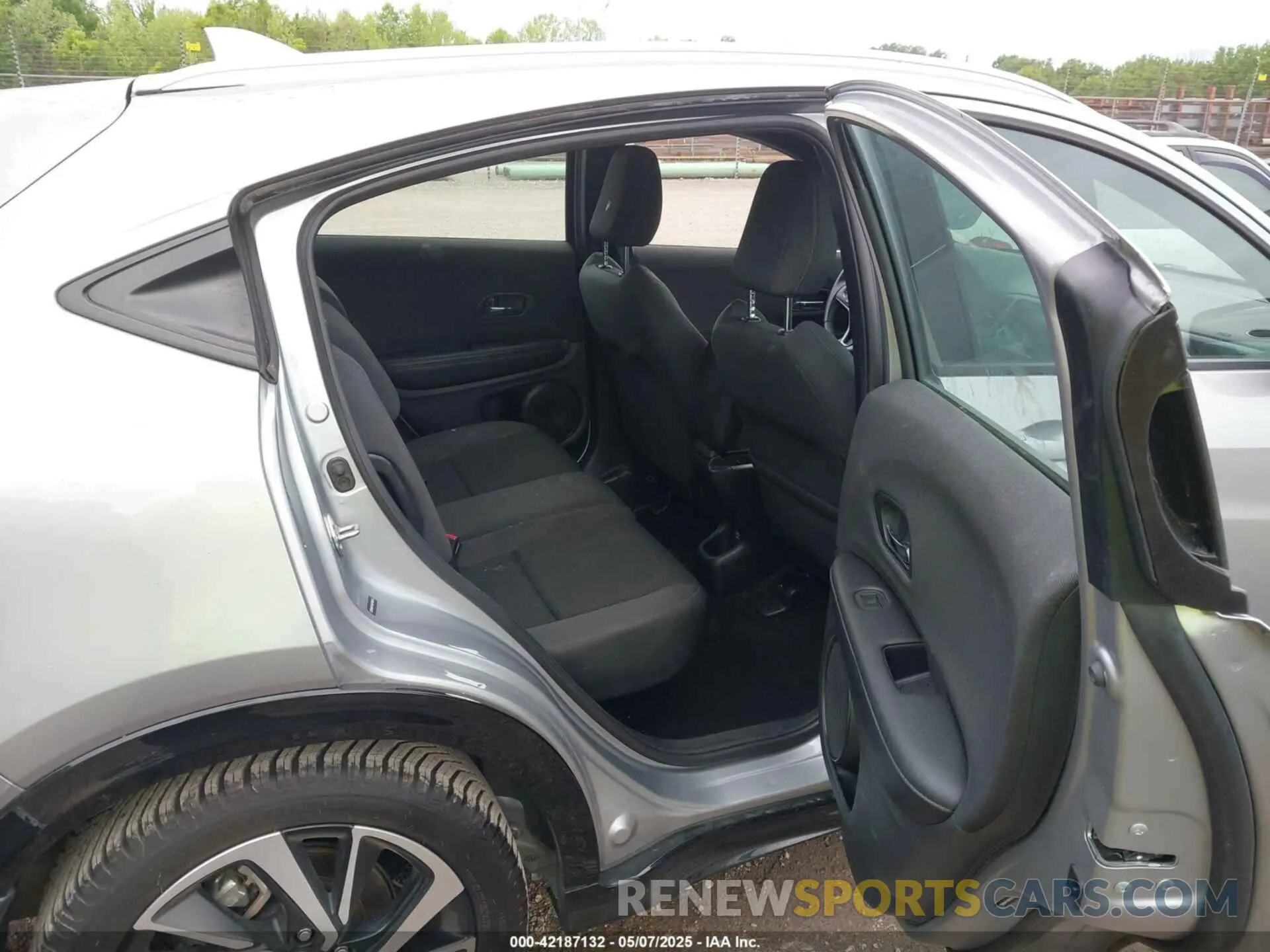 8 Фотография поврежденного автомобиля 3CZRU5H11LM718013 HONDA HR-V 2020
