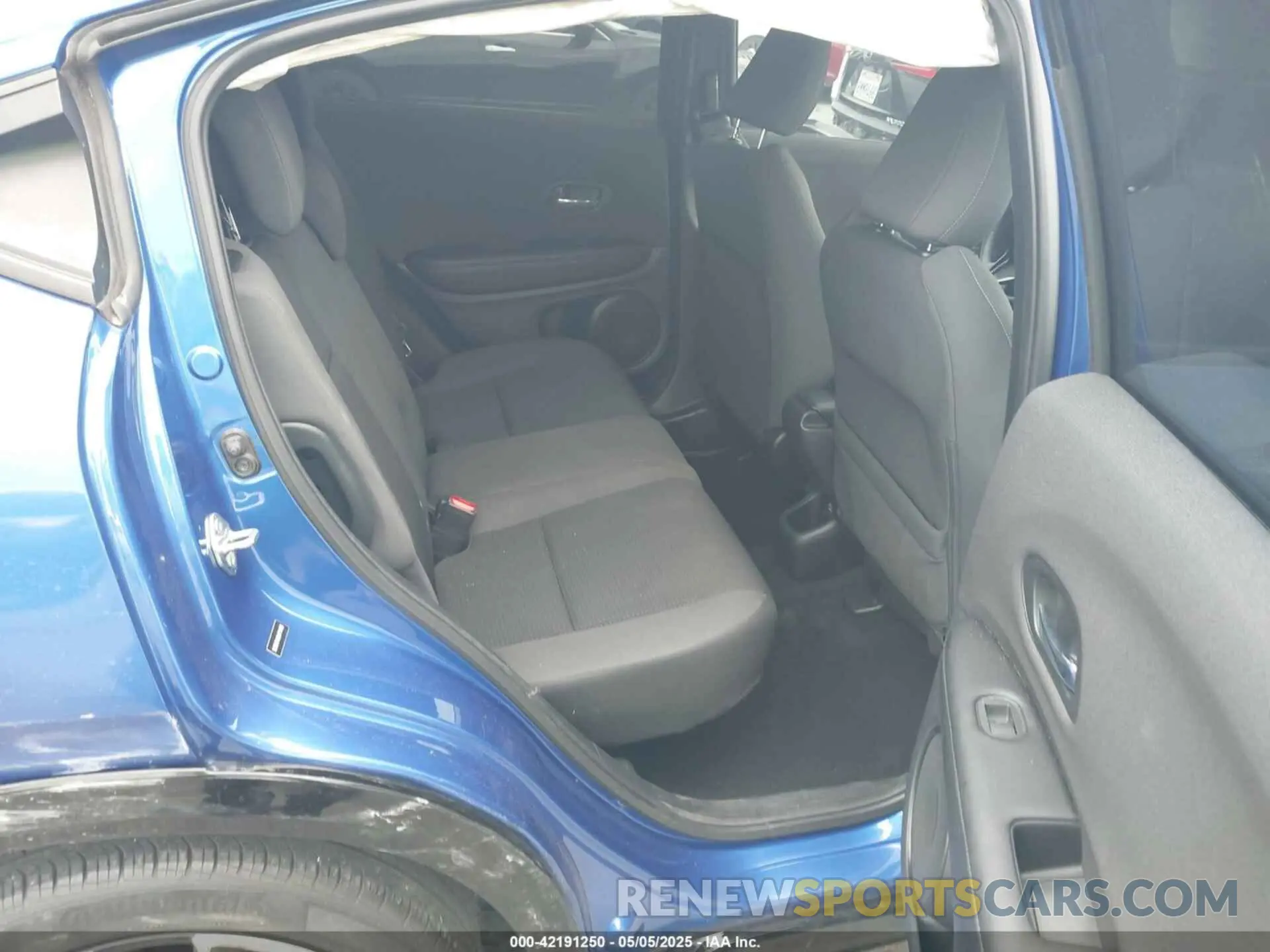 8 Photograph of a damaged car 3CZRU5H12LM711636 HONDA HR-V 2020