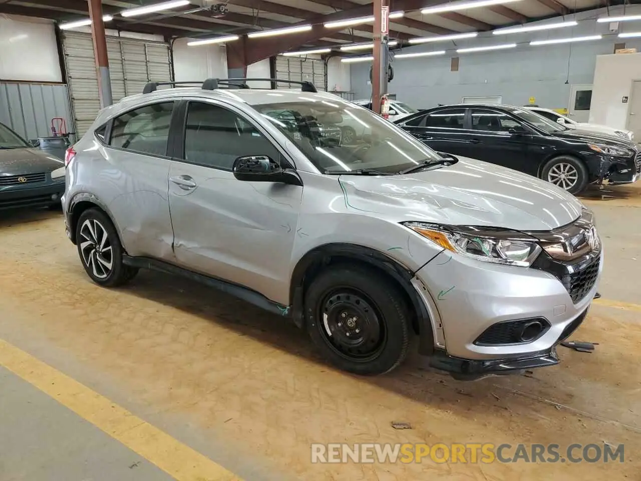 4 Photograph of a damaged car 3CZRU5H13LM713122 HONDA HR-V 2020