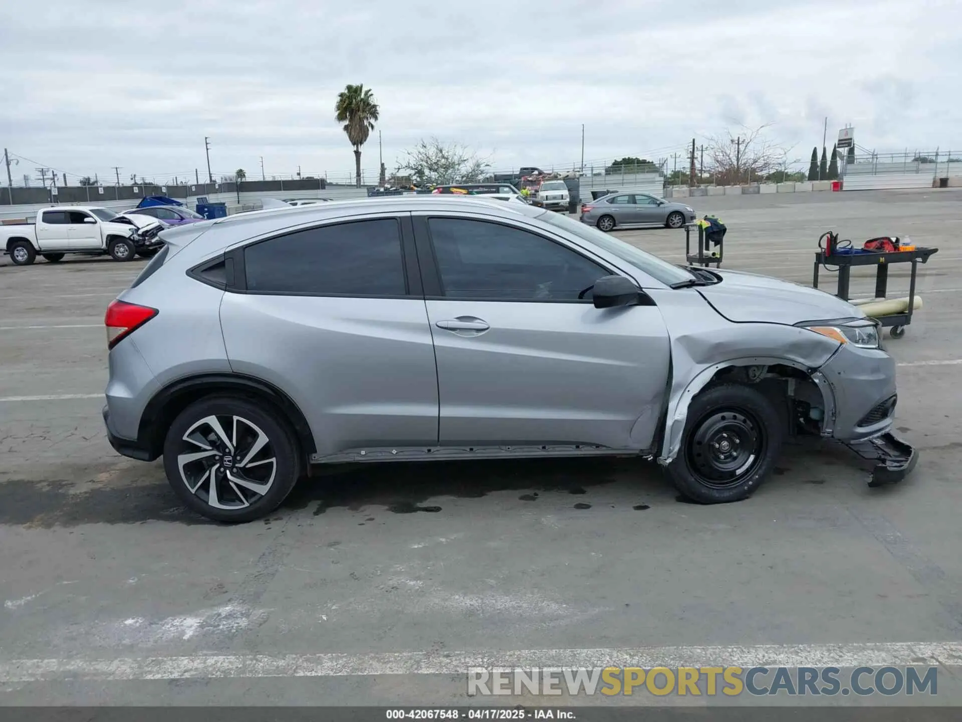 13 Photograph of a damaged car 3CZRU5H14LM715980 HONDA HR-V 2020
